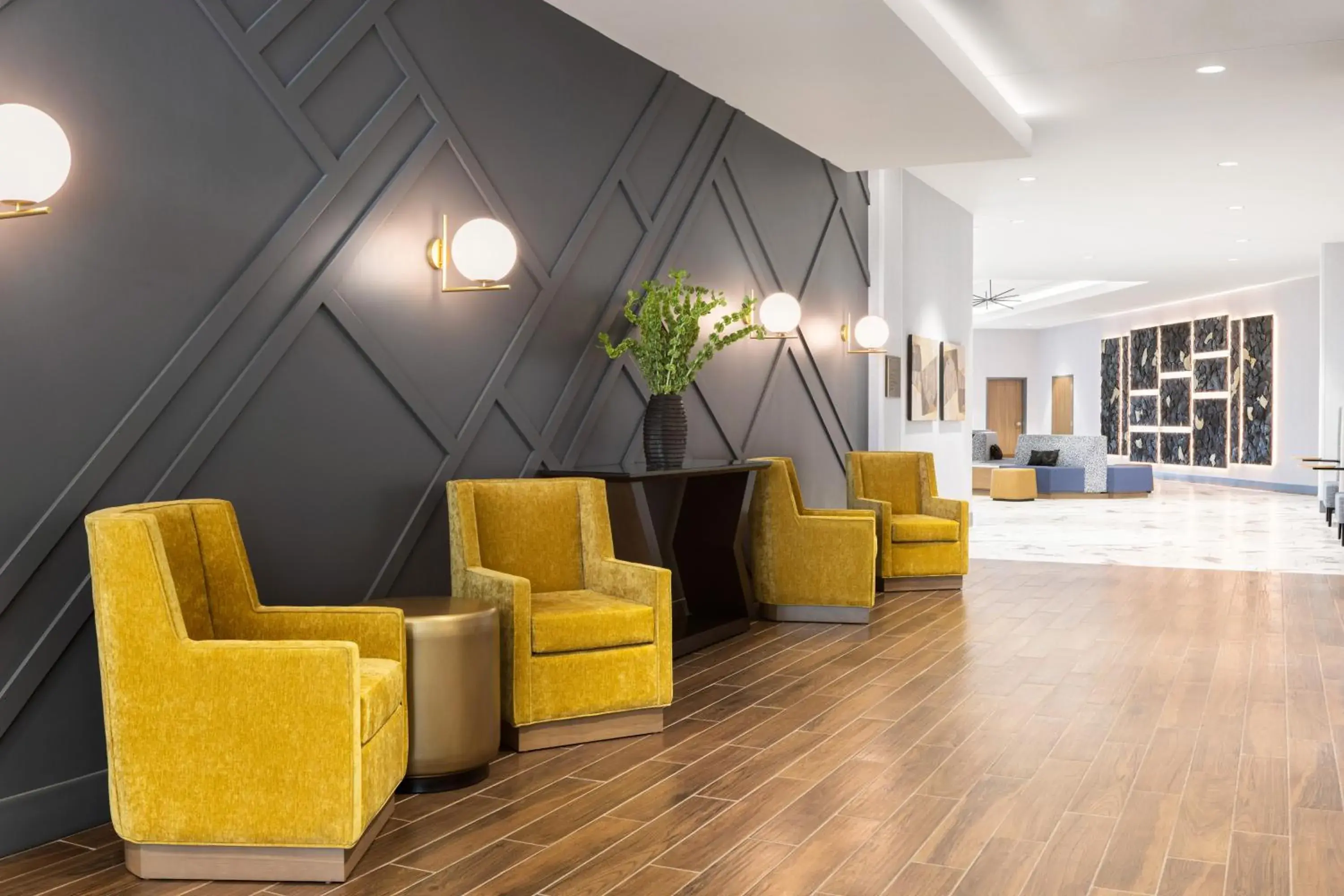 Lobby or reception in Crowne Plaza - Kearney by IHG Lobby or reception in Crowne Plaza - Kearney by IHG