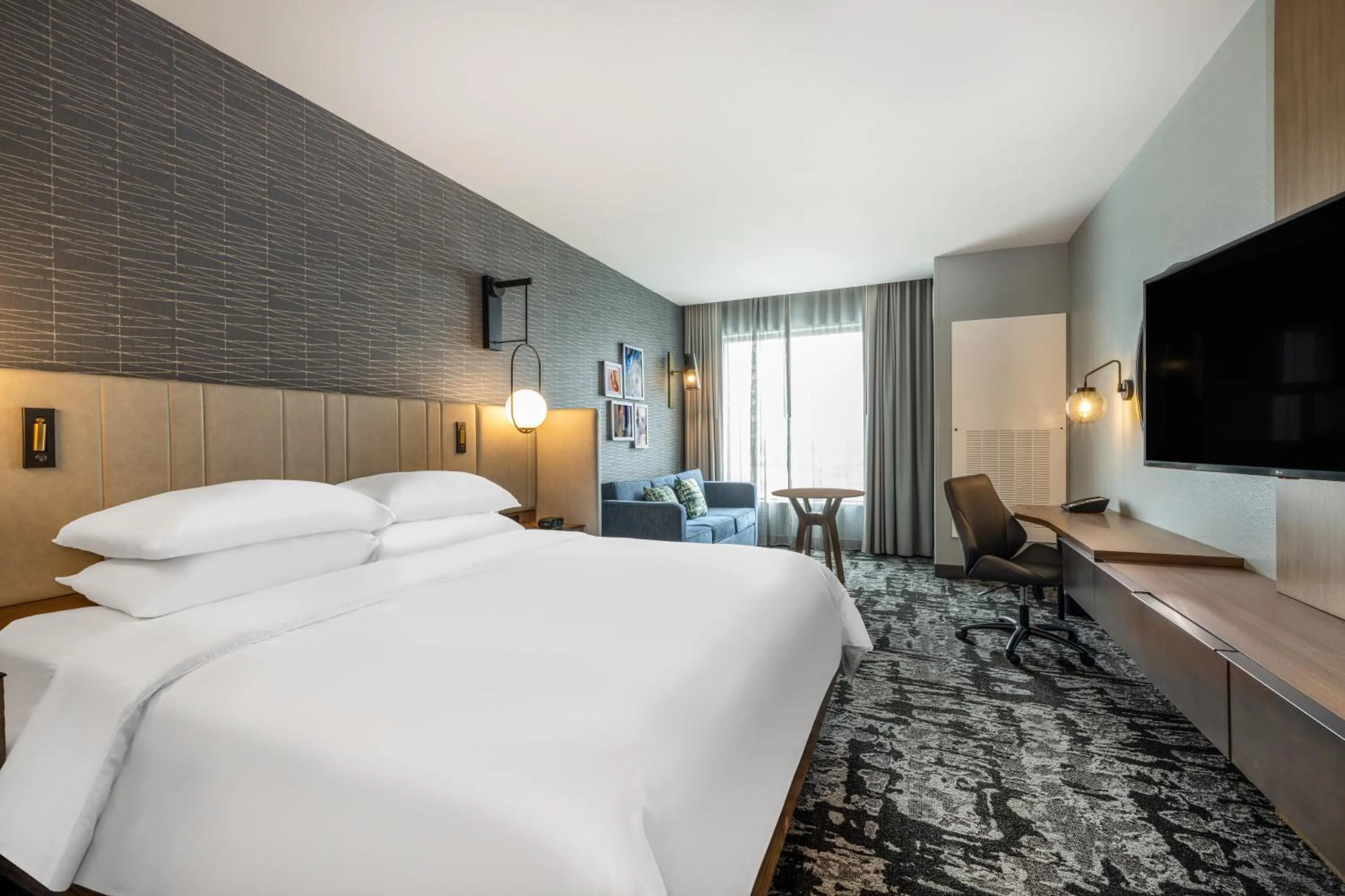 Bed in Crowne Plaza - Kearney by IHG