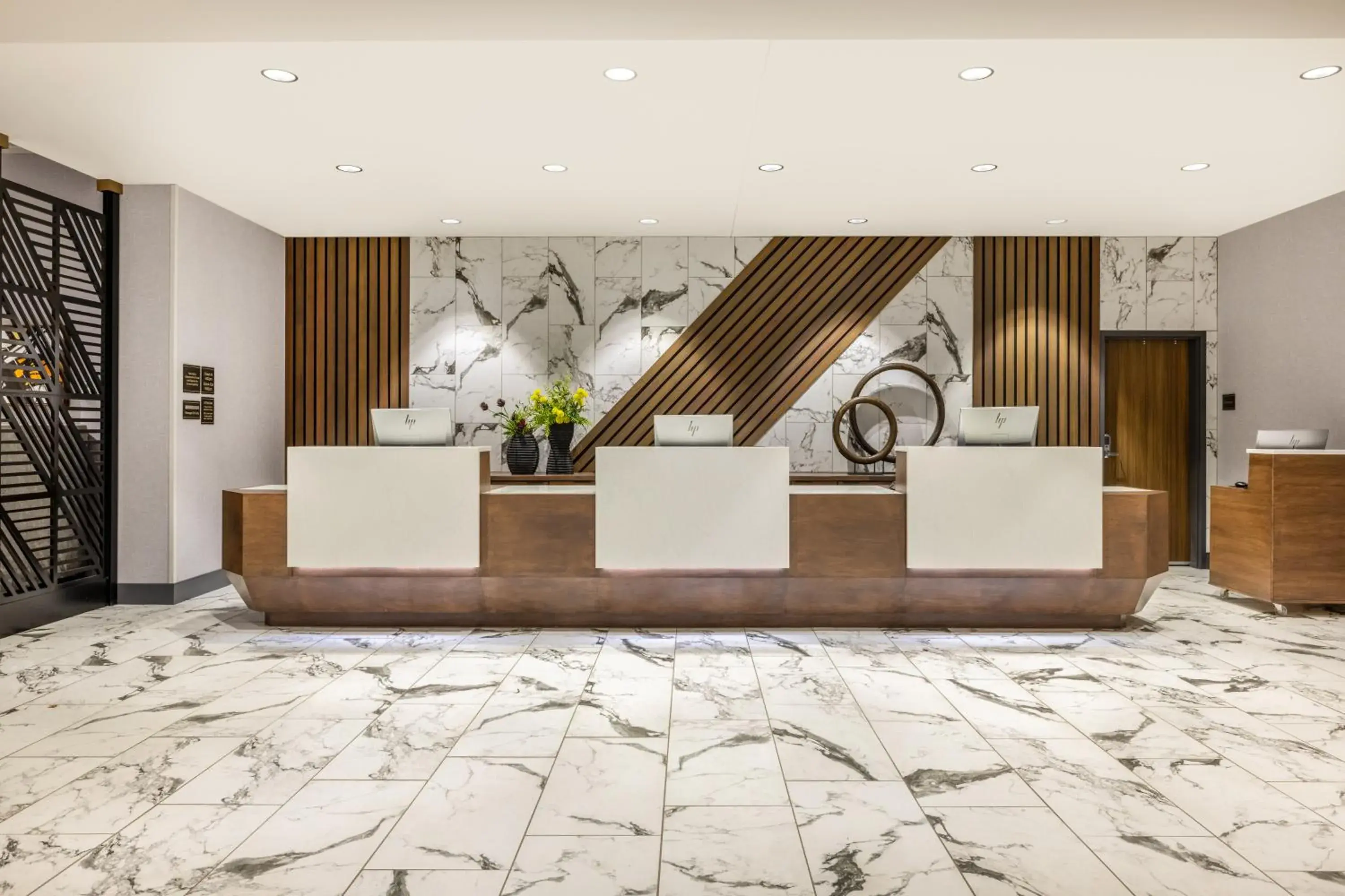 Lobby or reception in Crowne Plaza - Kearney by IHG Lobby or reception in Crowne Plaza - Kearney by IHG