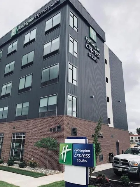Property building in Holiday Inn Express & Suites - Little Rock Downtown by IHG