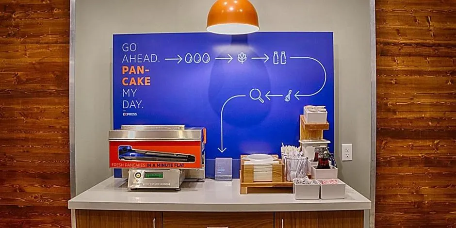 Buffet breakfast in Holiday Inn Express & Suites - Little Rock Downtown by IHG