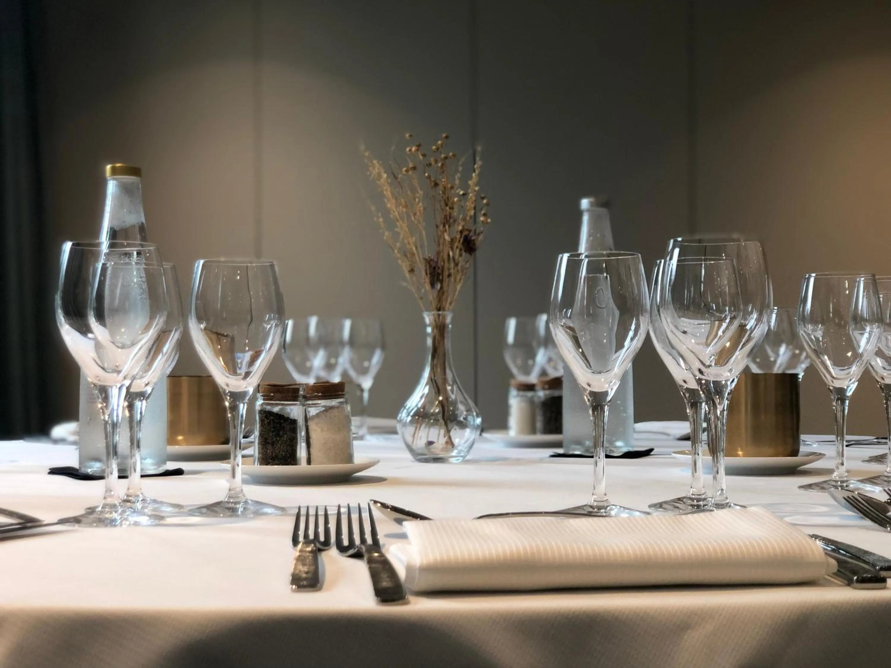 Restaurant/places to eat in Holiday Inn Paris CDG Airport an IHG Hotel