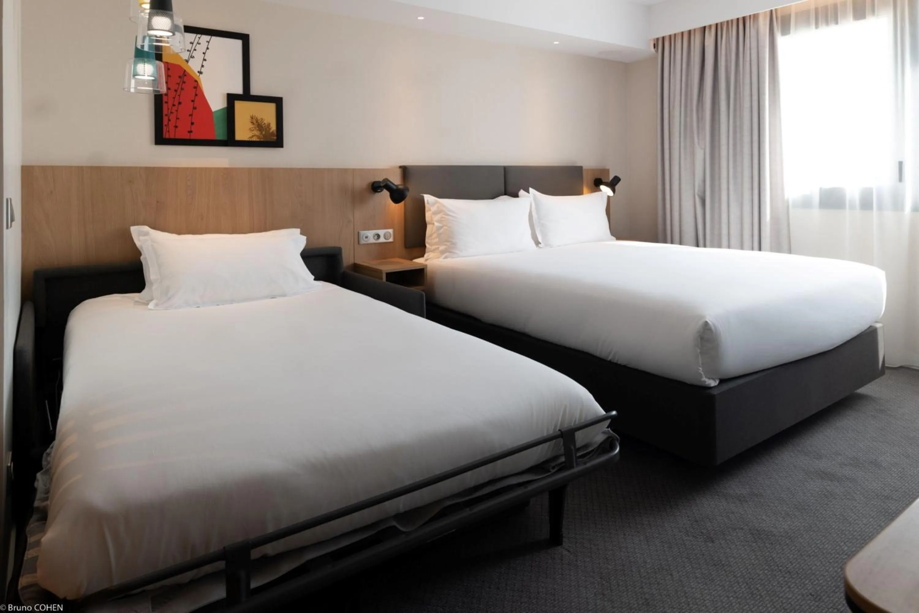 Property building, Bed in Holiday Inn Paris CDG Airport an IHG Hotel