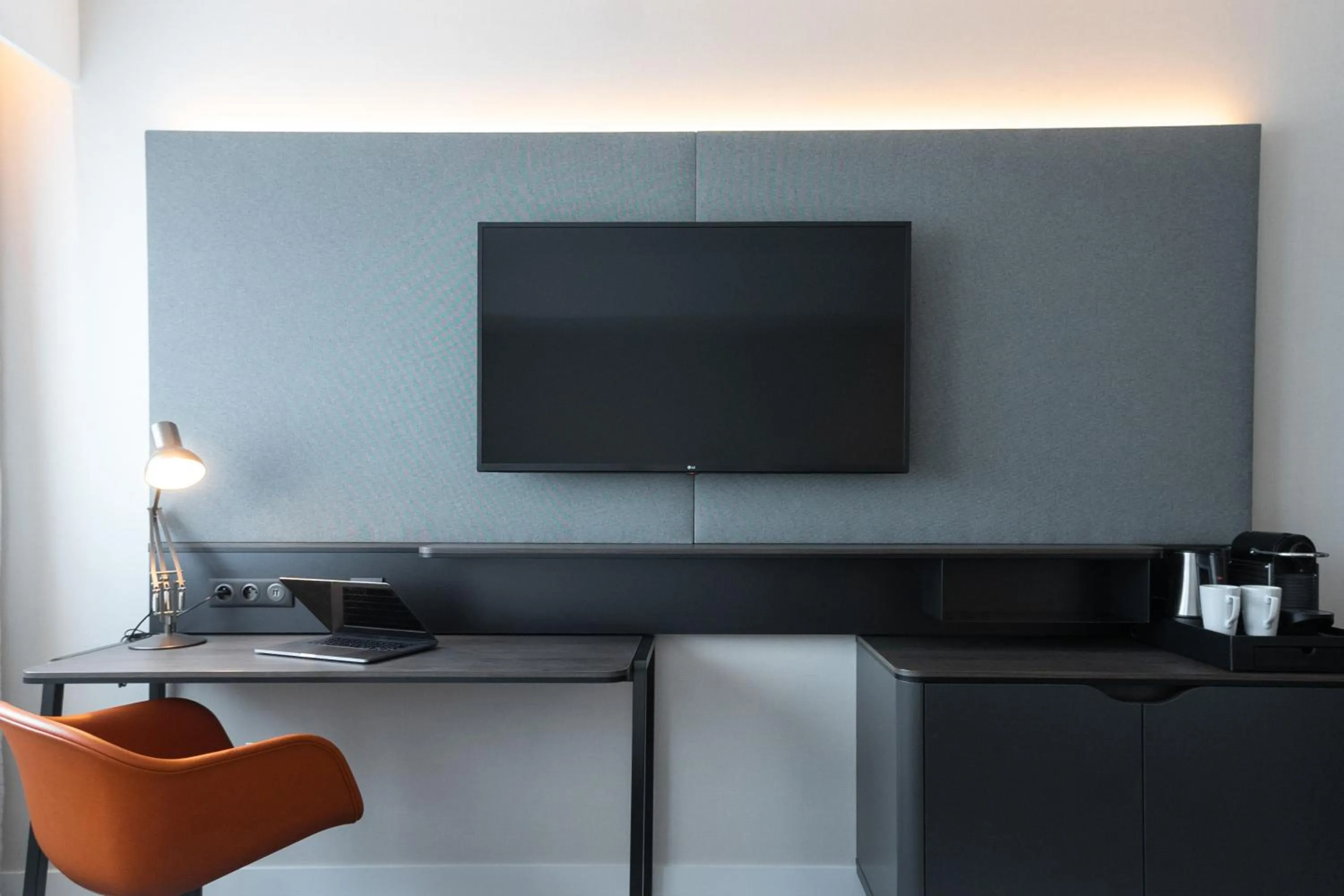 TV and multimedia in Holiday Inn Paris CDG Airport an IHG Hotel