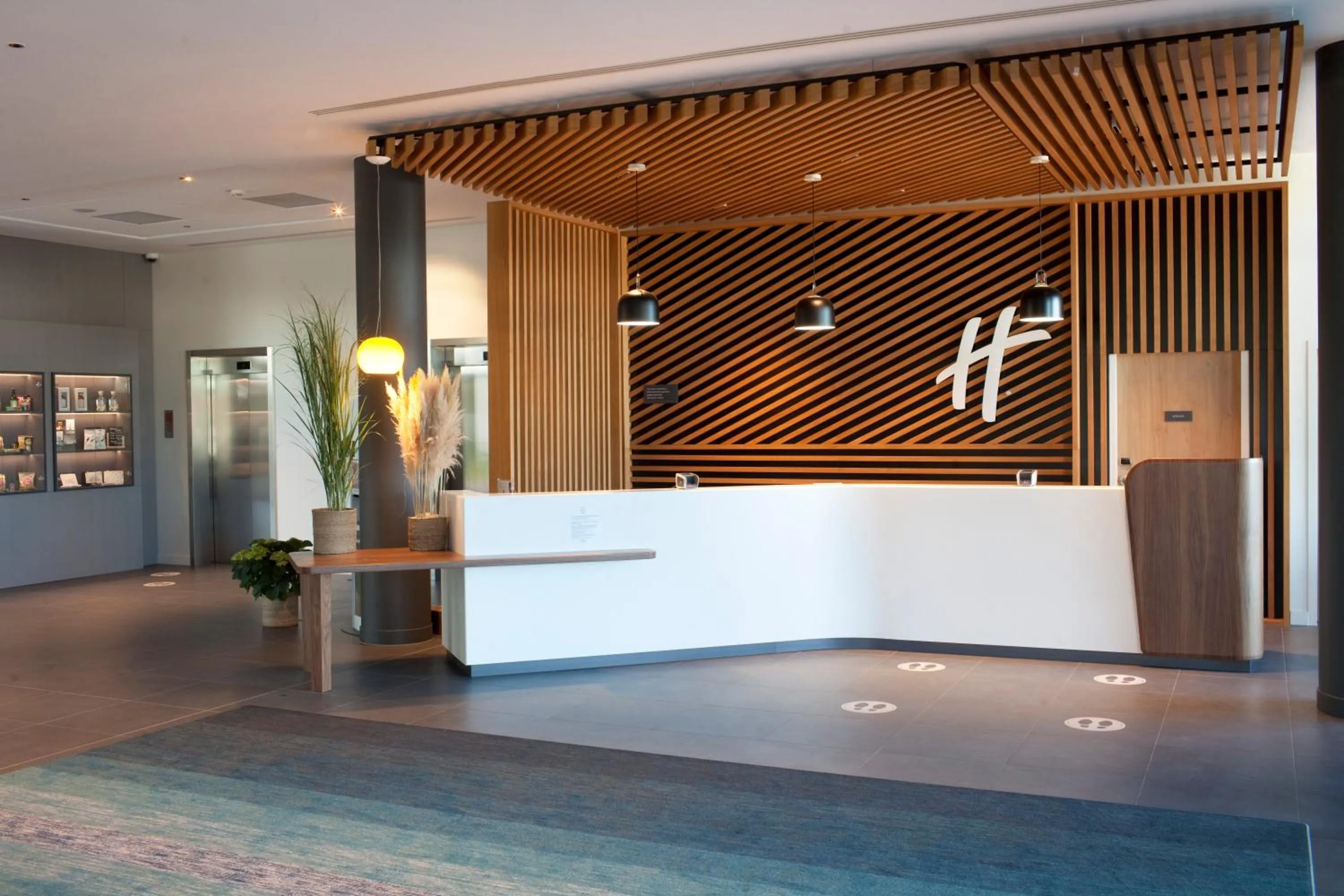 Lobby or reception in Holiday Inn Paris CDG Airport an IHG Hotel