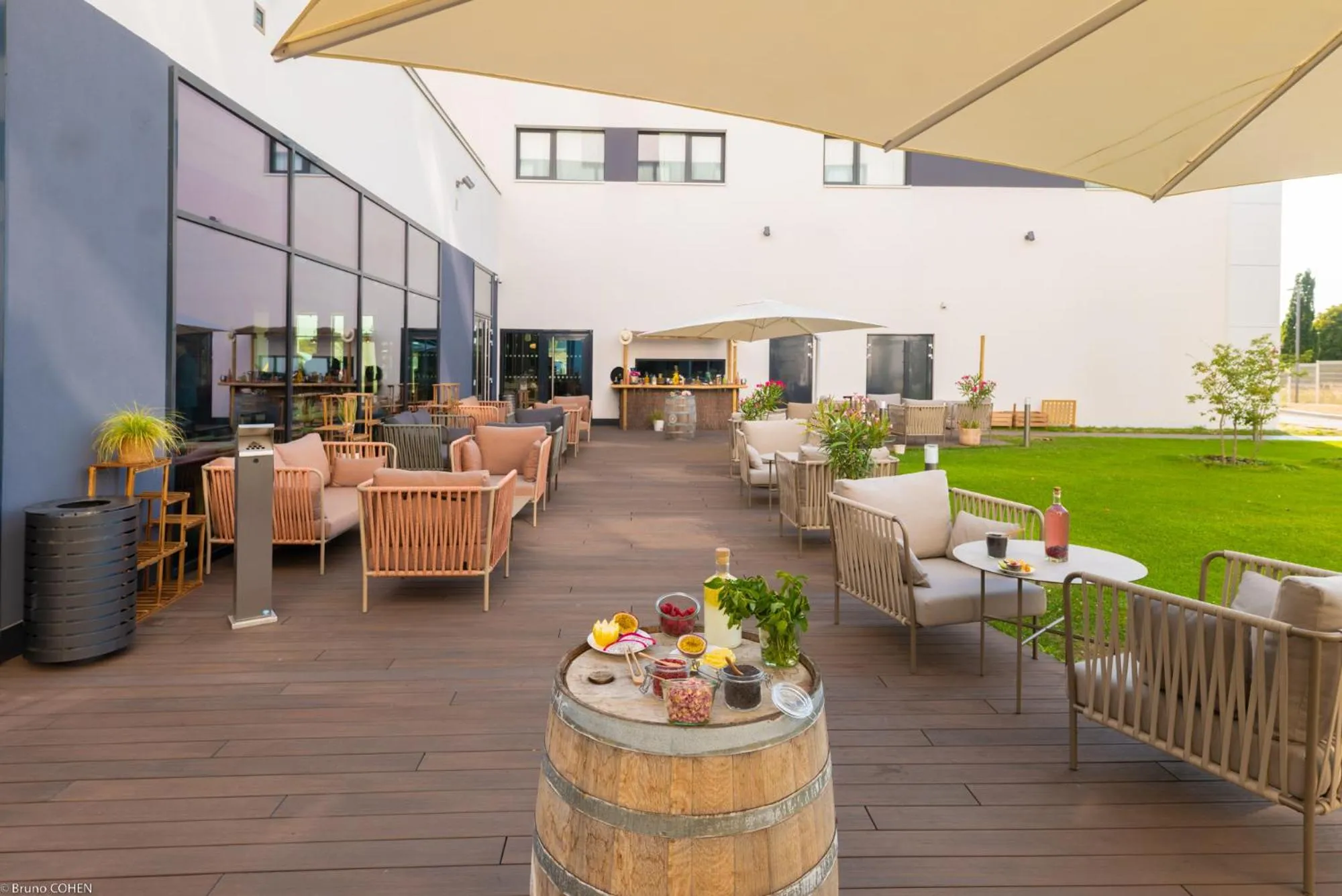 Patio in Holiday Inn Paris CDG Airport an IHG Hotel