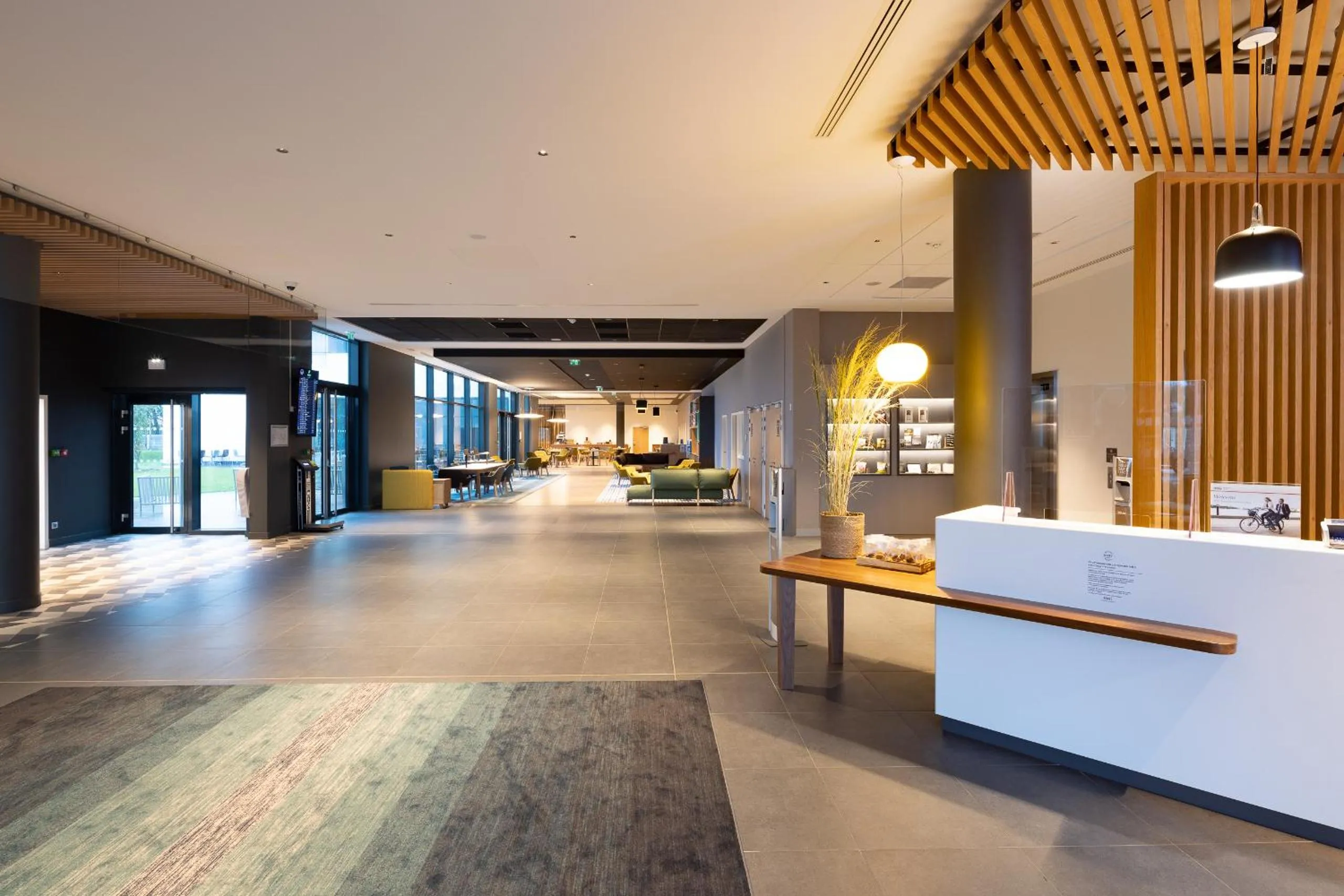 Lobby or reception in Holiday Inn Paris CDG Airport an IHG Hotel