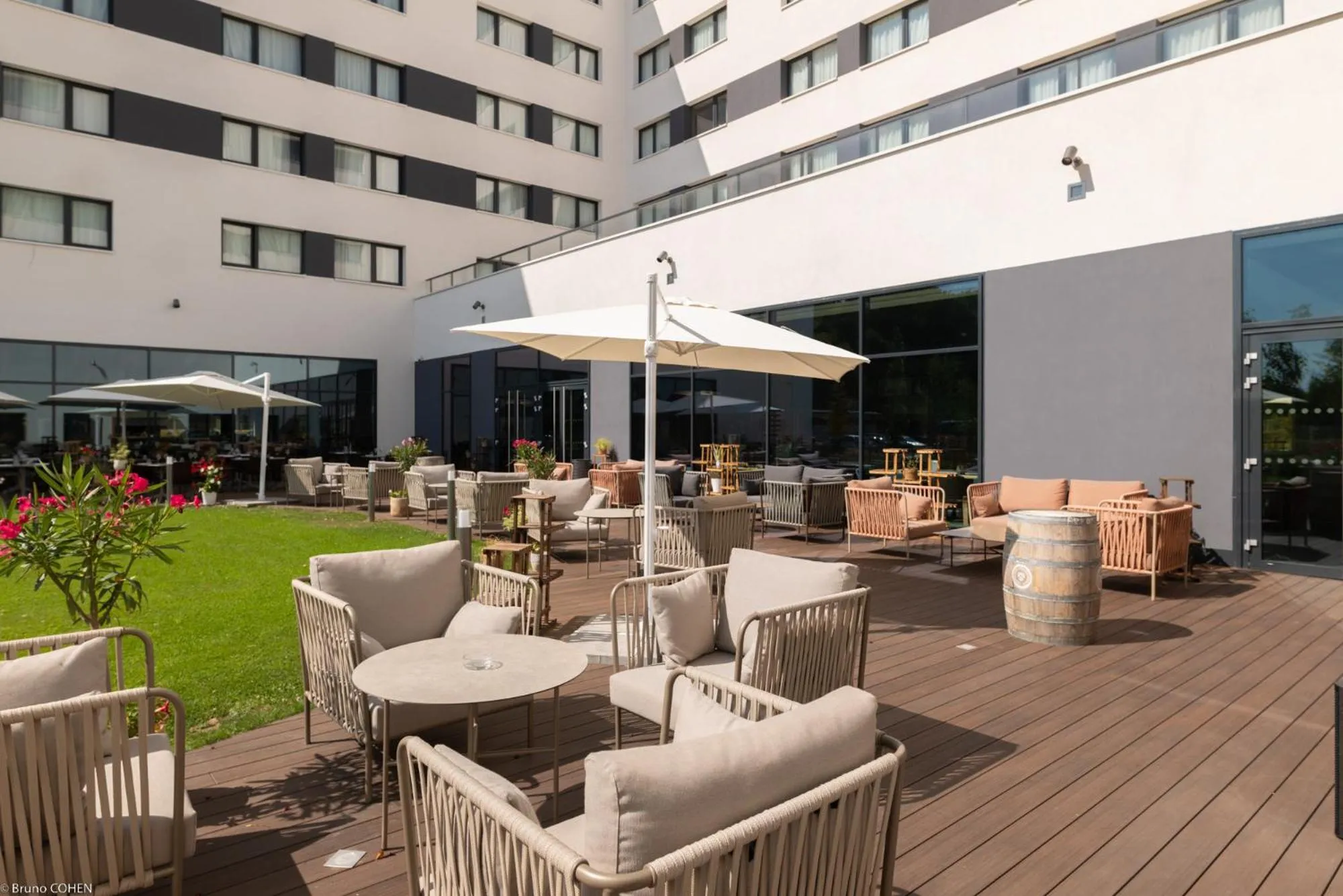 Patio in Holiday Inn Paris CDG Airport an IHG Hotel