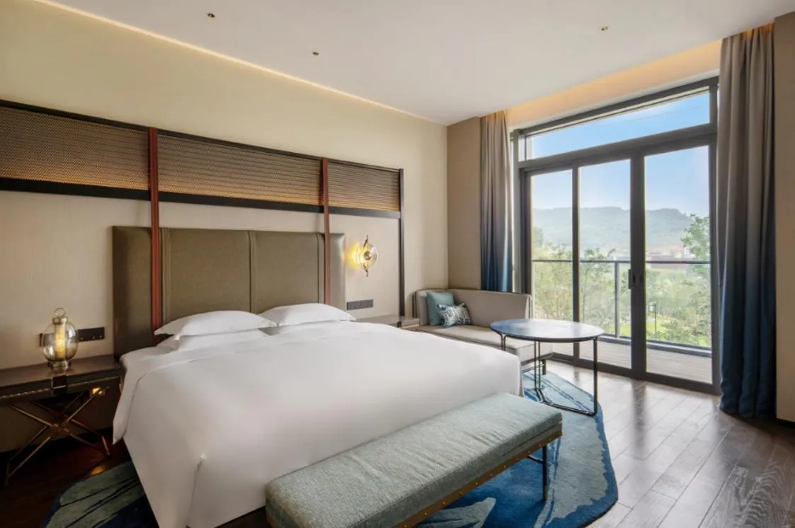 Bed in Hotel Indigo Nanjing Garden Expo, an IHG Hotel