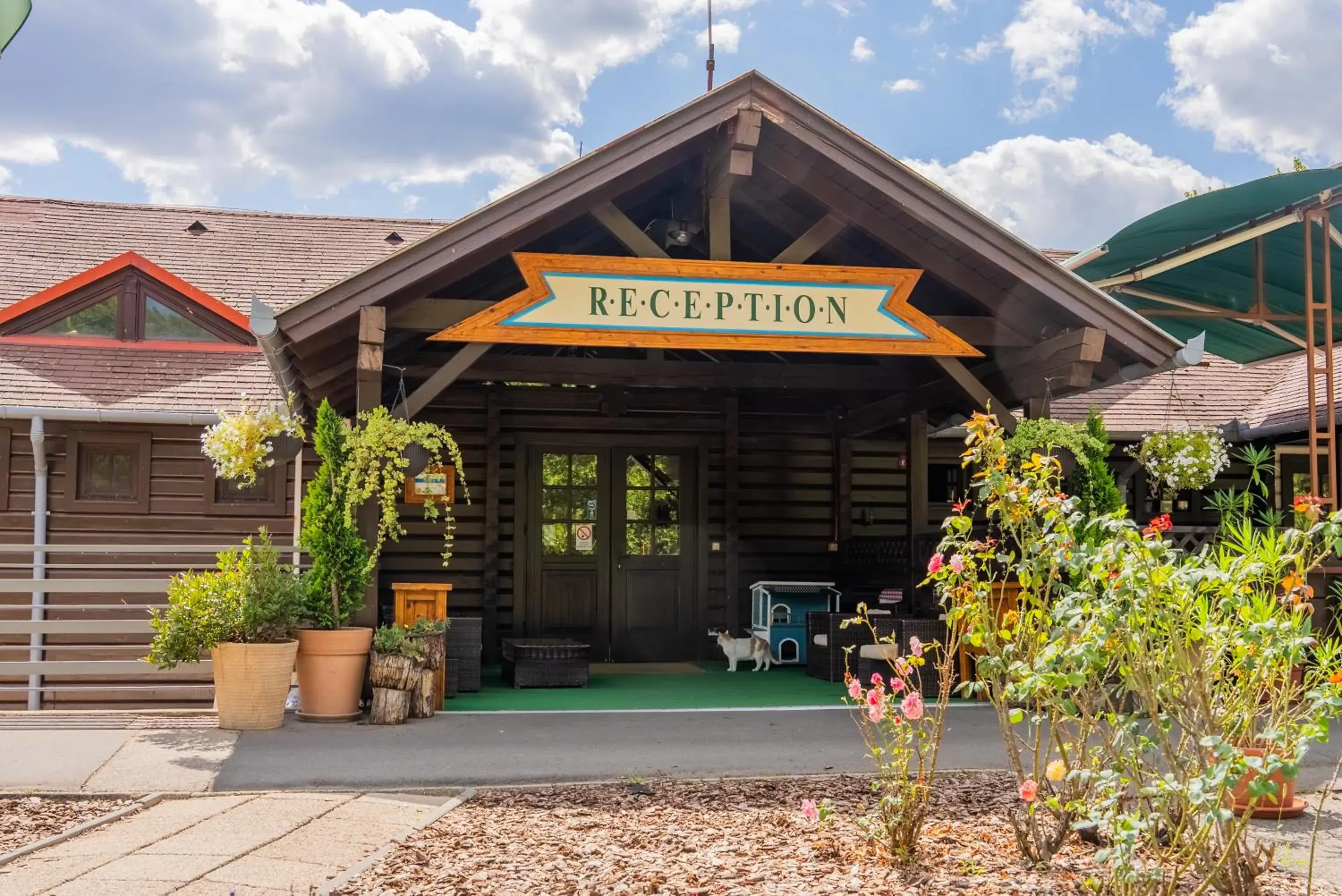 Property building in Petneházy Aparthotel Property building in Petneházy Aparthotel