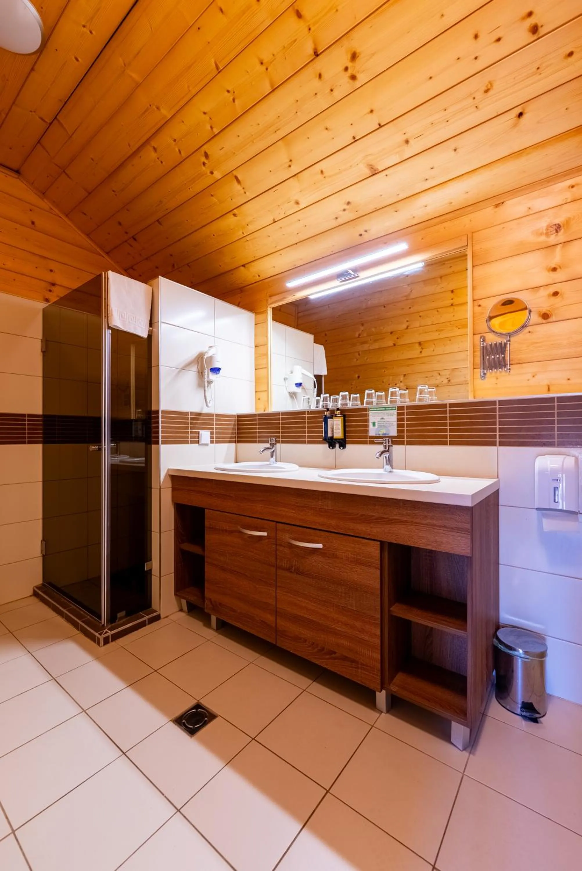 Bathroom in Petneházy Aparthotel