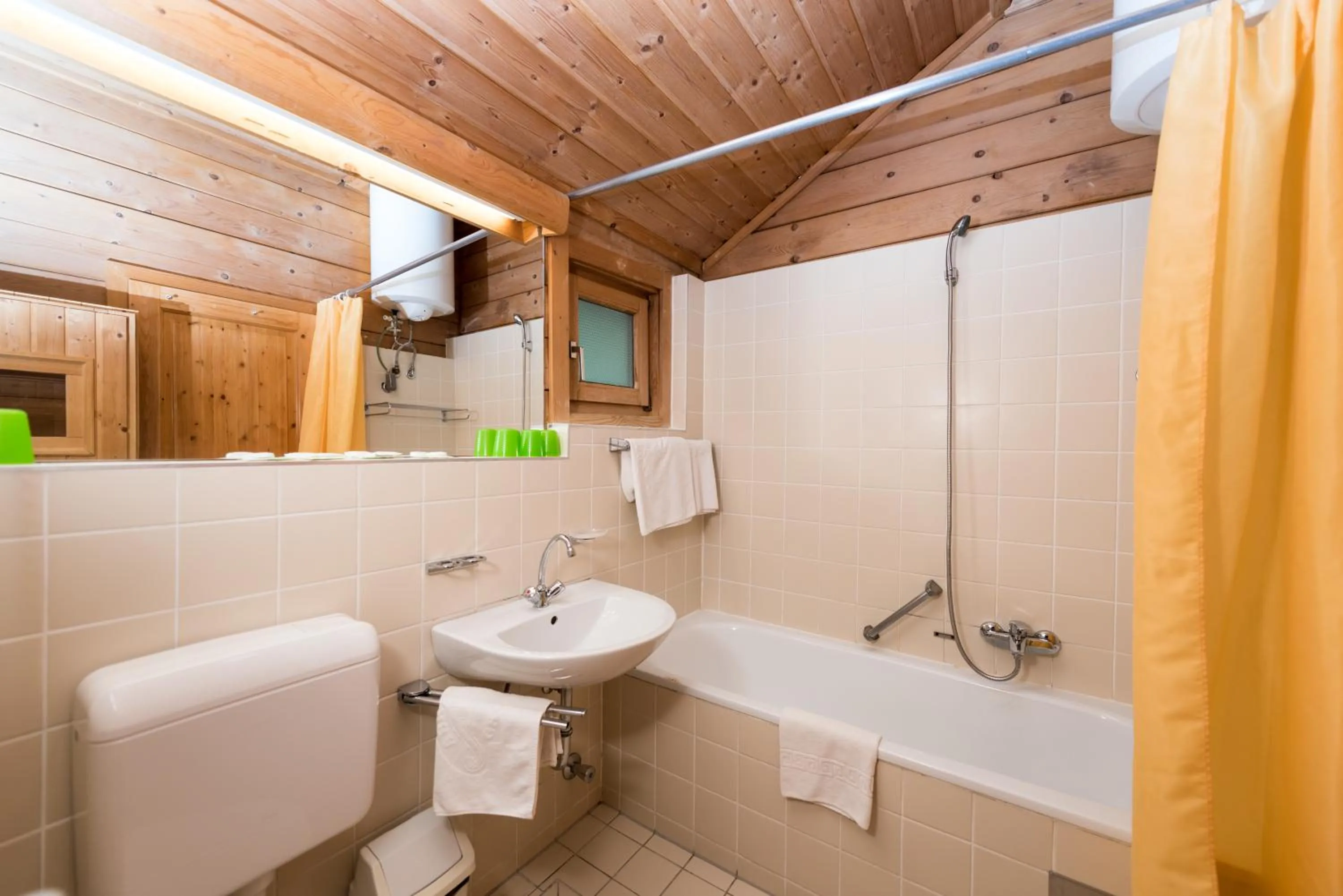 Bathroom in Petneházy Aparthotel