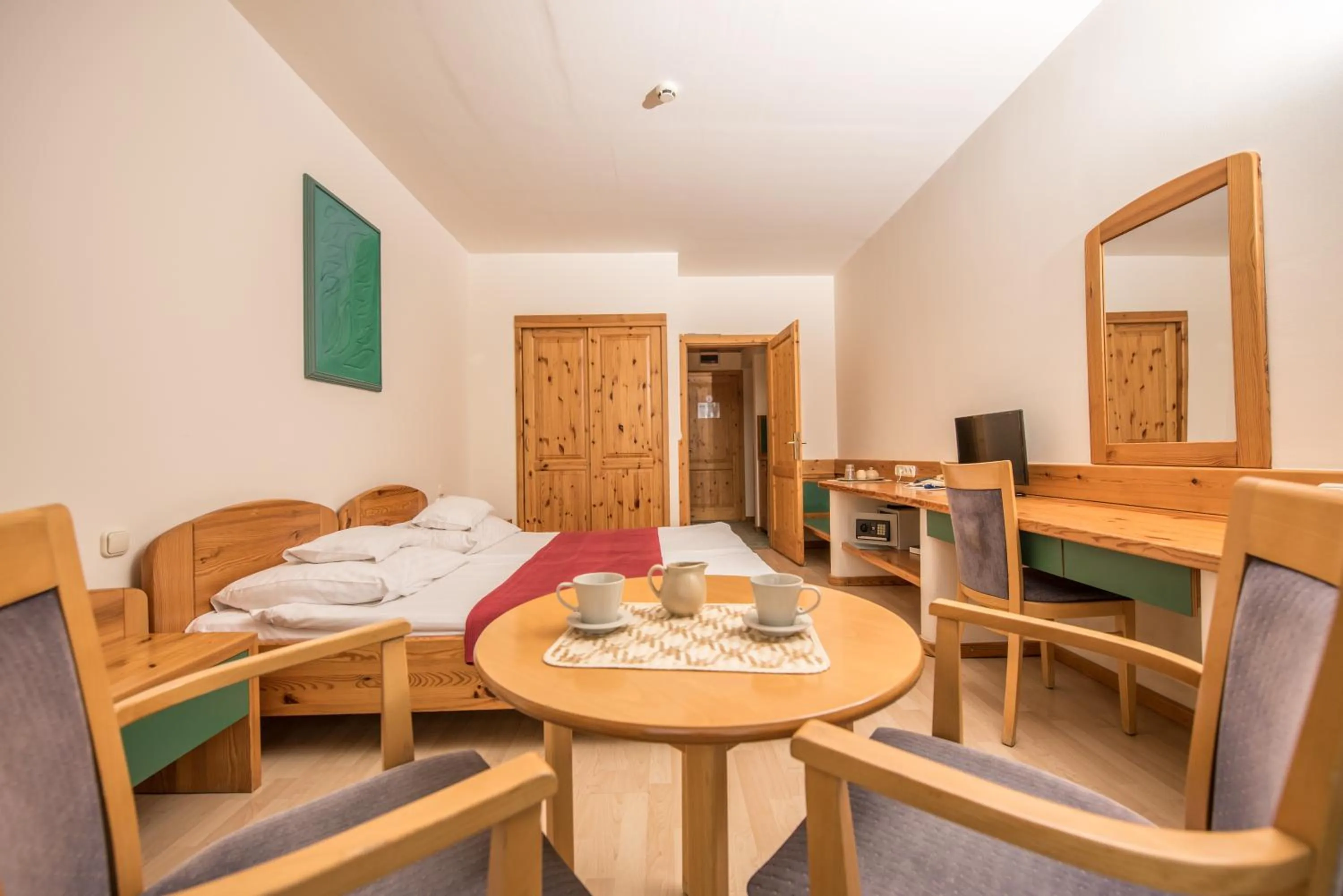 Property building, Bed in Petneházy Aparthotel