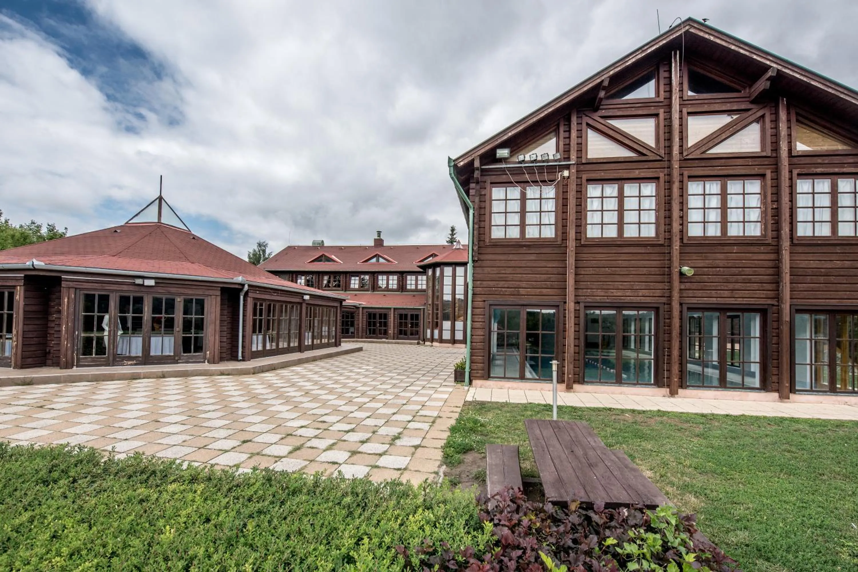 Facade/entrance in Petneházy Aparthotel