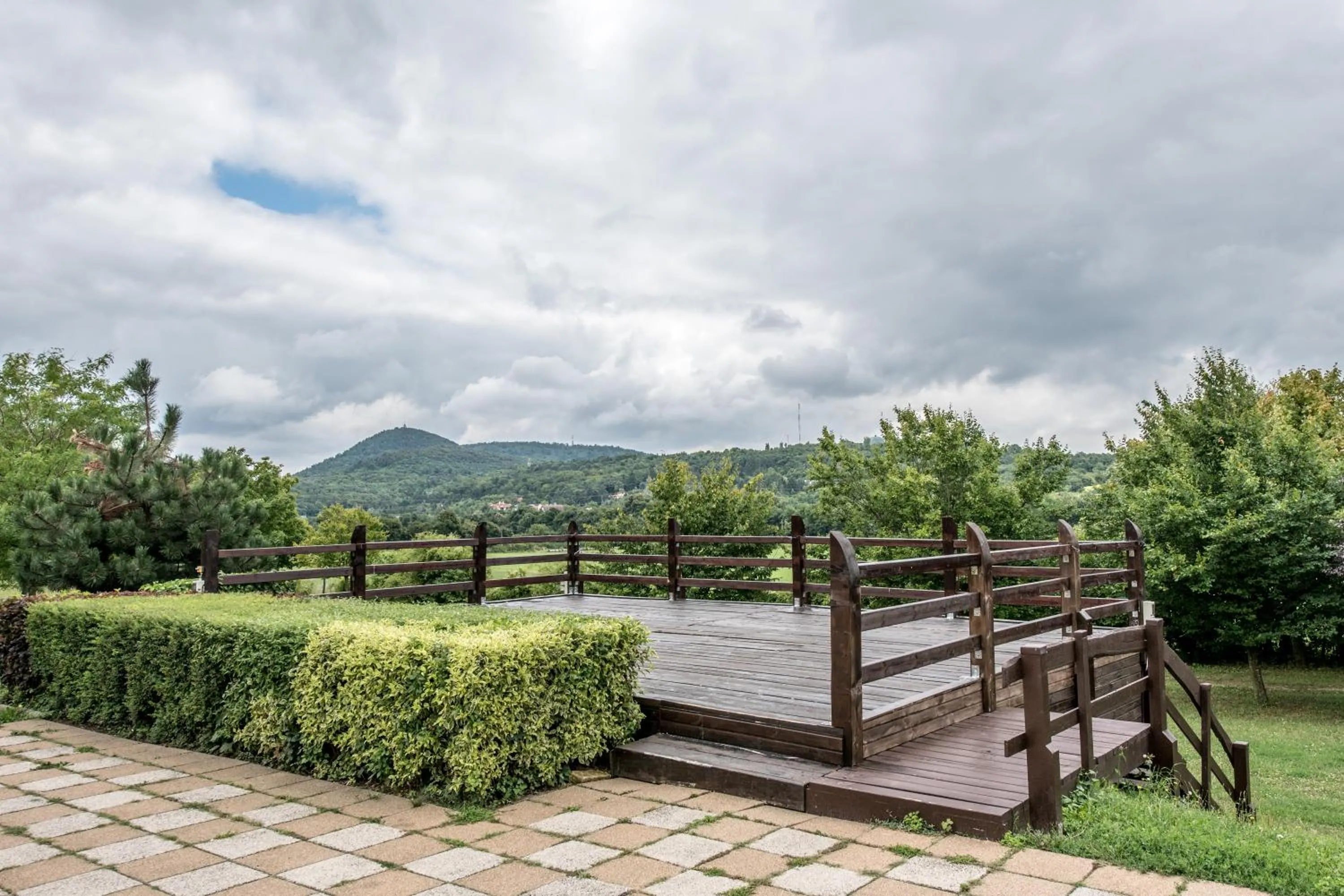 Garden in Petneházy Aparthotel