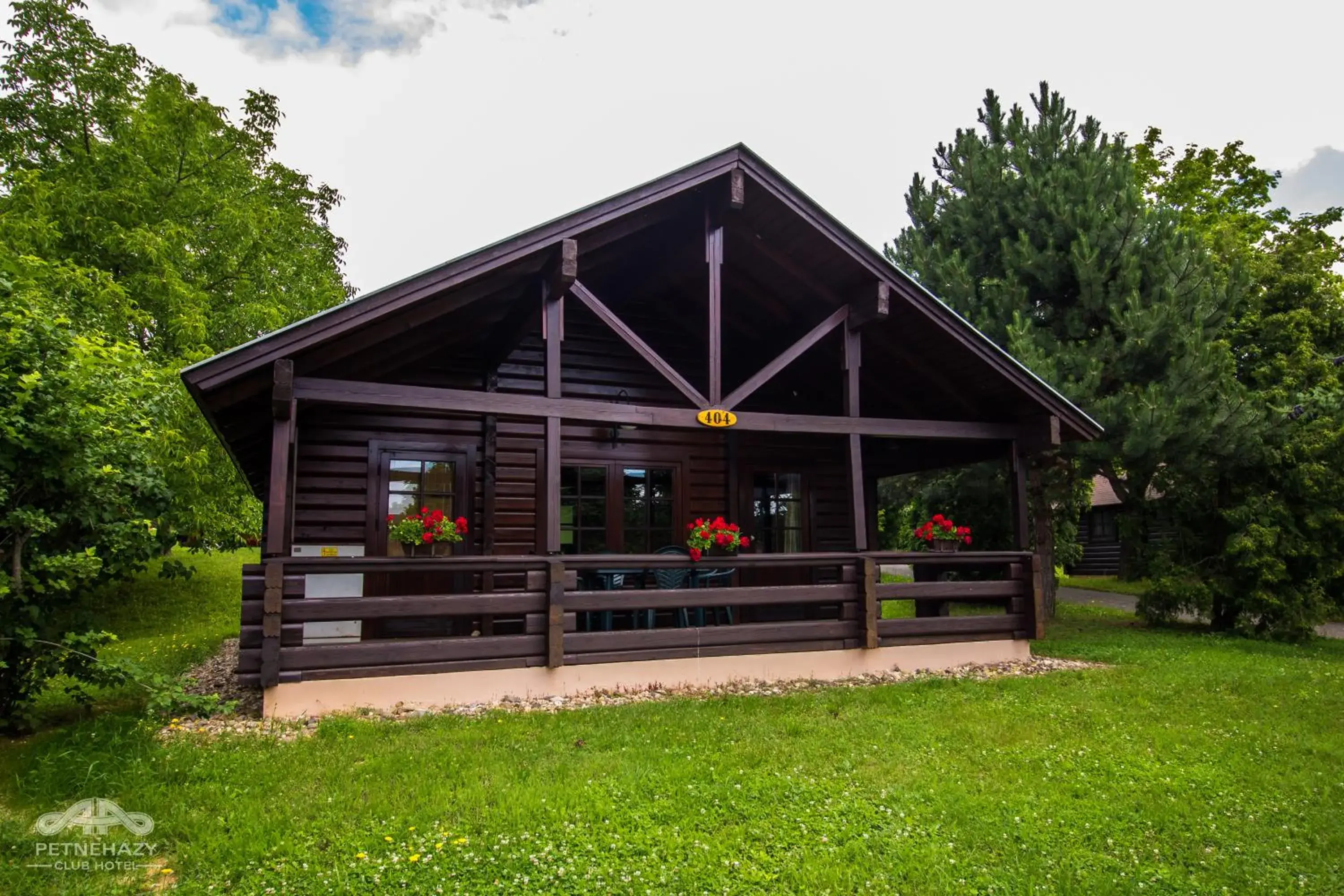 Facade/entrance in Petneházy Aparthotel Facade/entrance in Petneházy Aparthotel