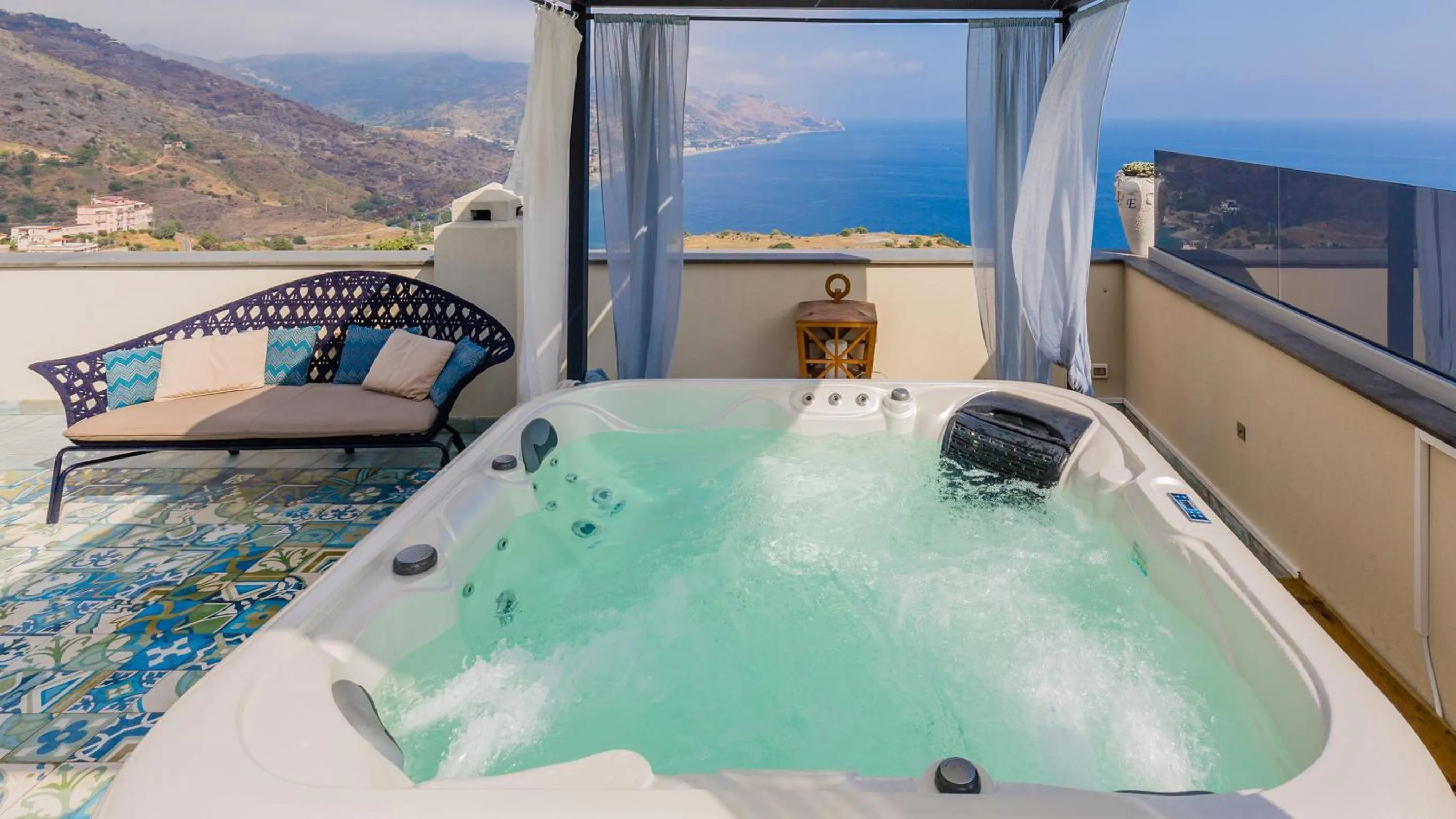 Villa Urbis Taormina, luxury villa in the heart of Taormina with swimming pool