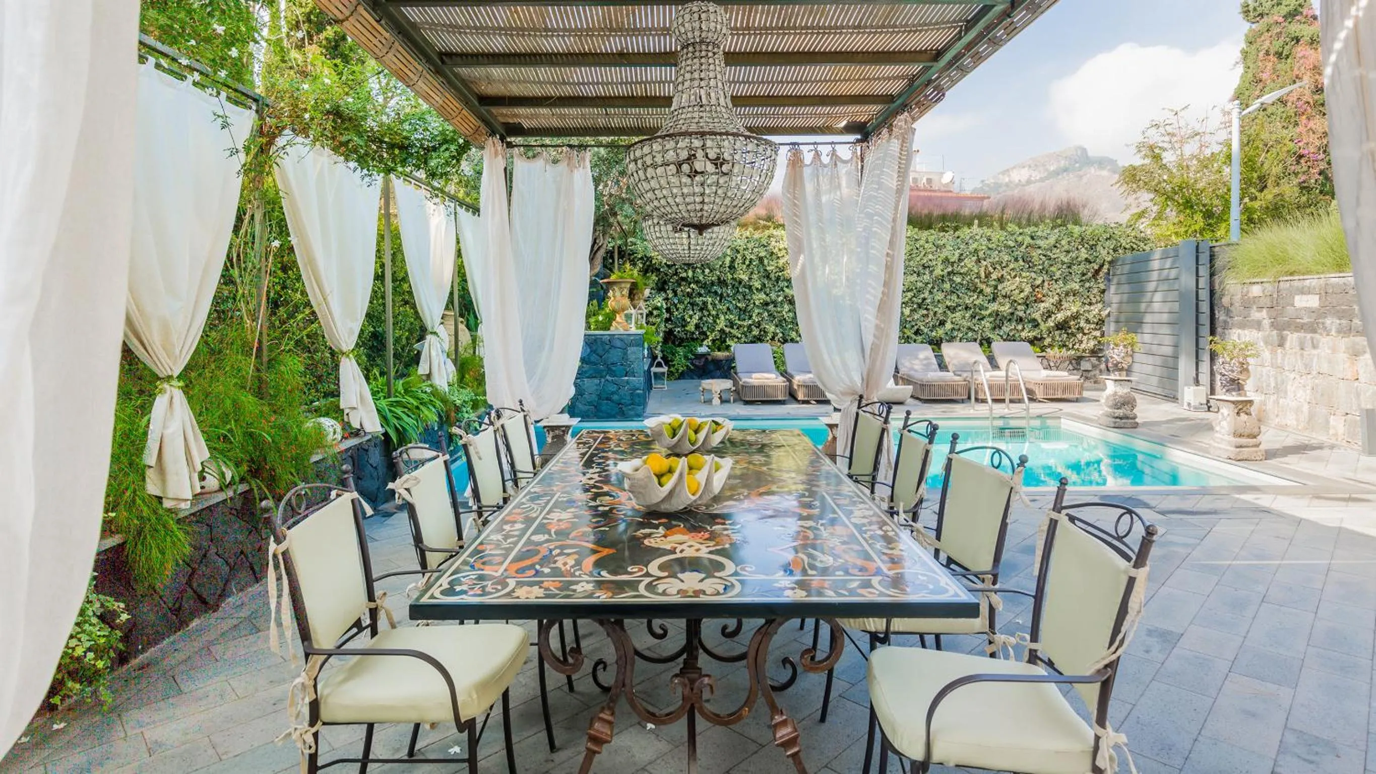 Villa Urbis Taormina, luxury villa in the heart of Taormina with swimming pool