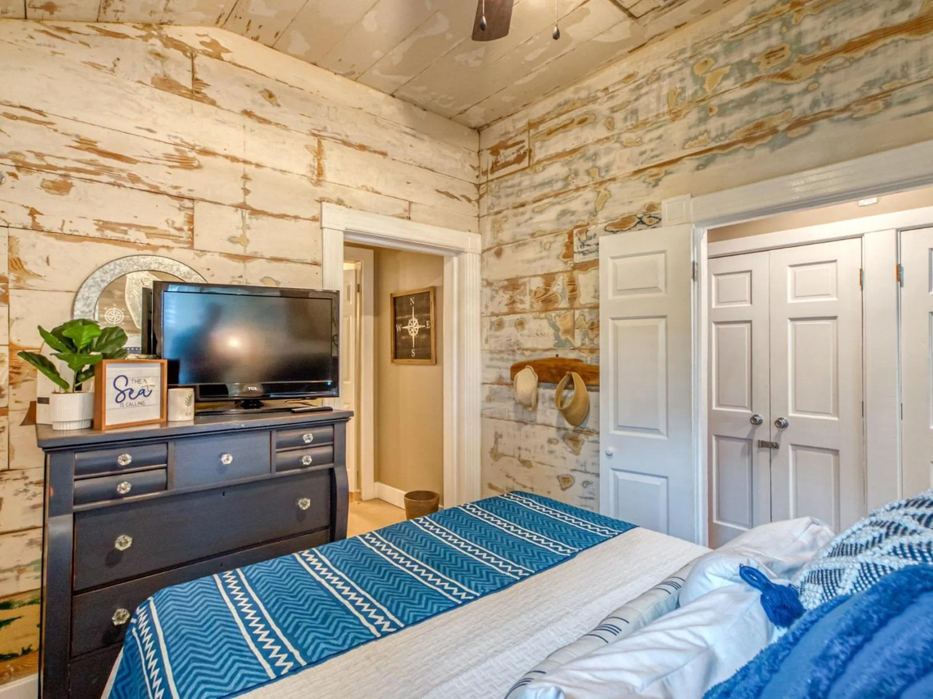 Bed in Latitude Adjustment Main House