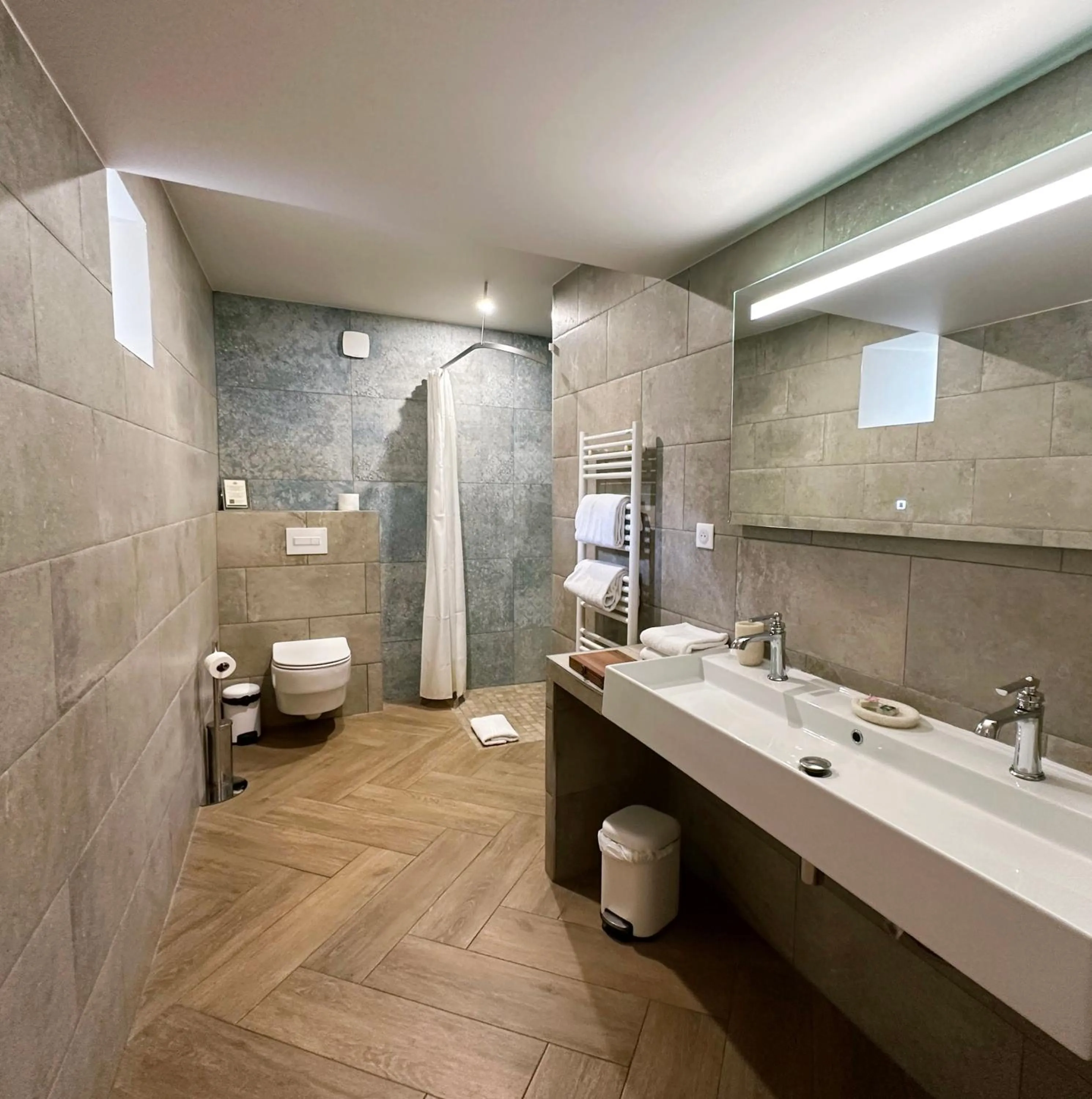 Shower in Moulin de Fourges