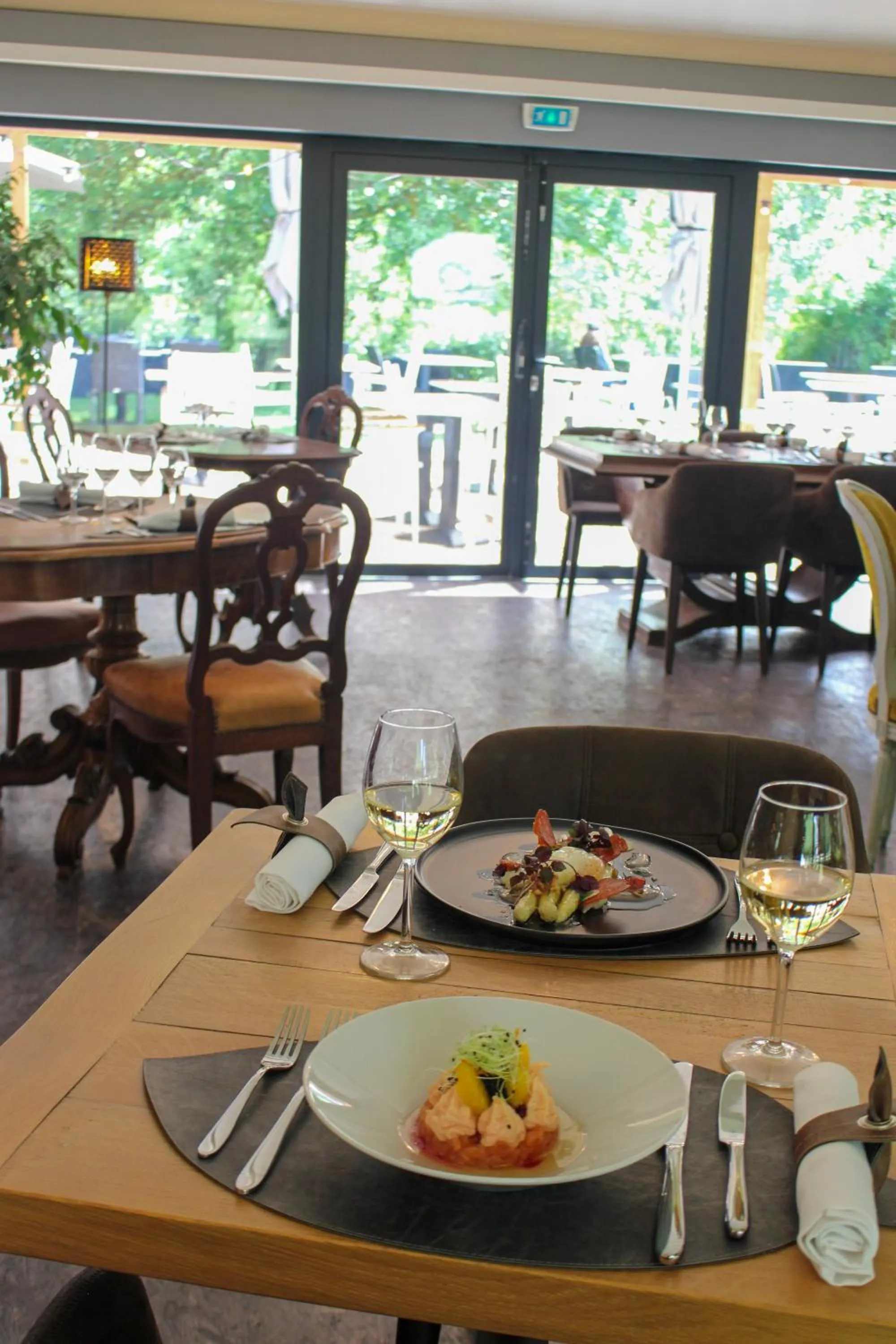 Restaurant/places to eat in Moulin de Fourges