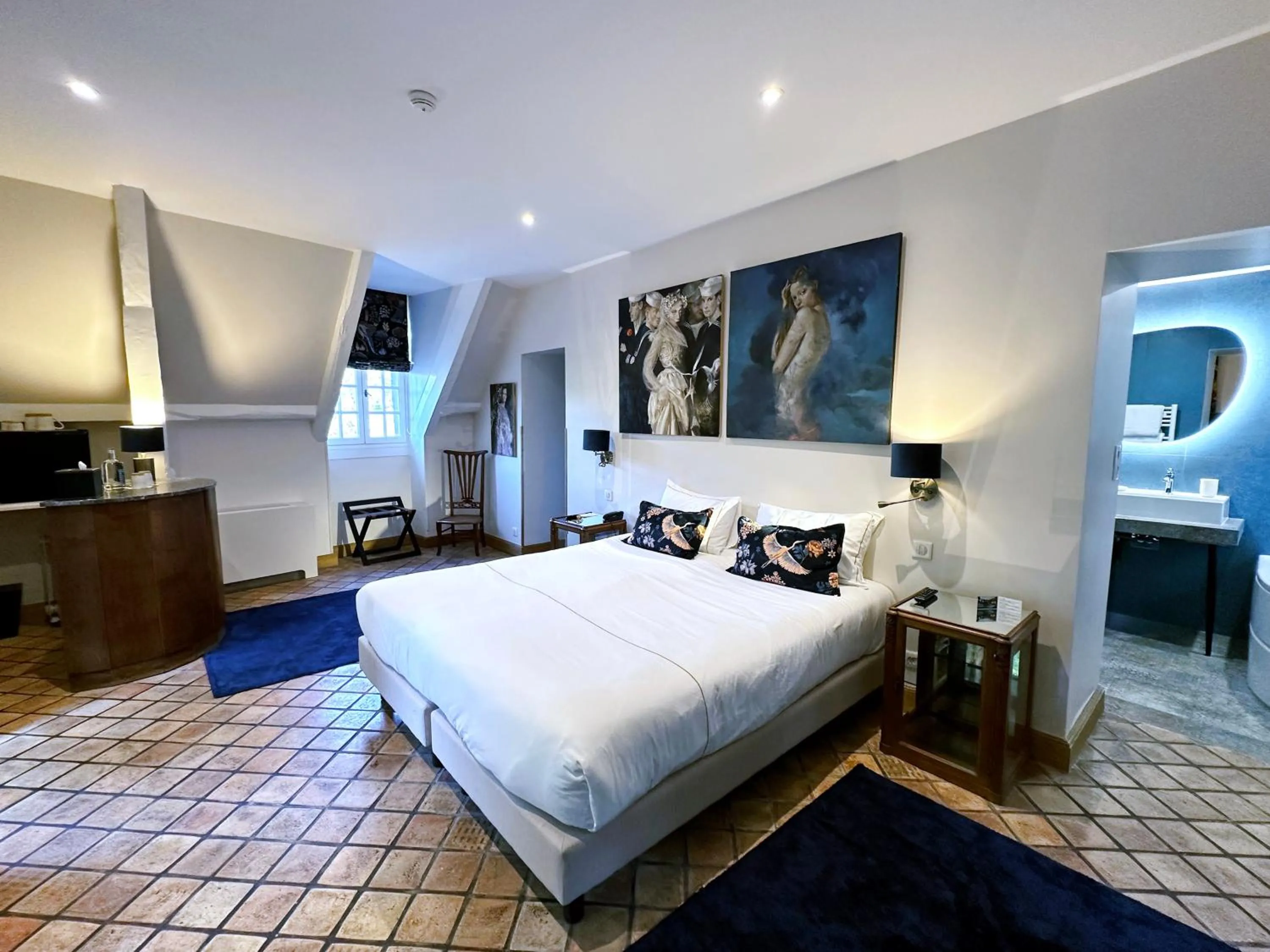 Photo of the whole room, Bed in Moulin de Fourges