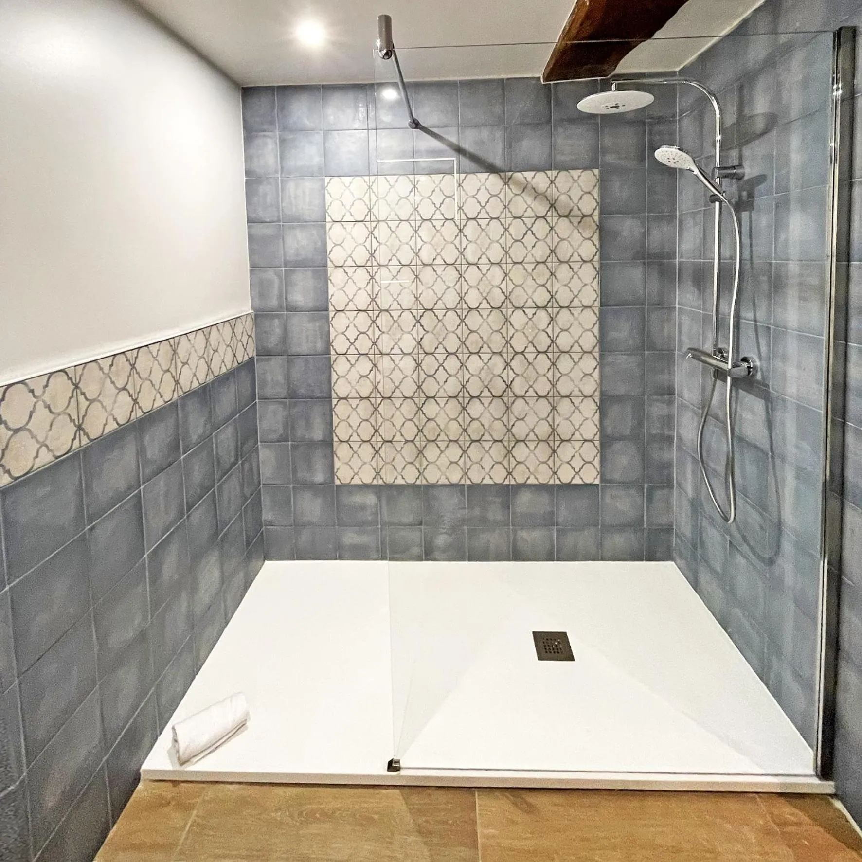 Shower in Moulin de Fourges