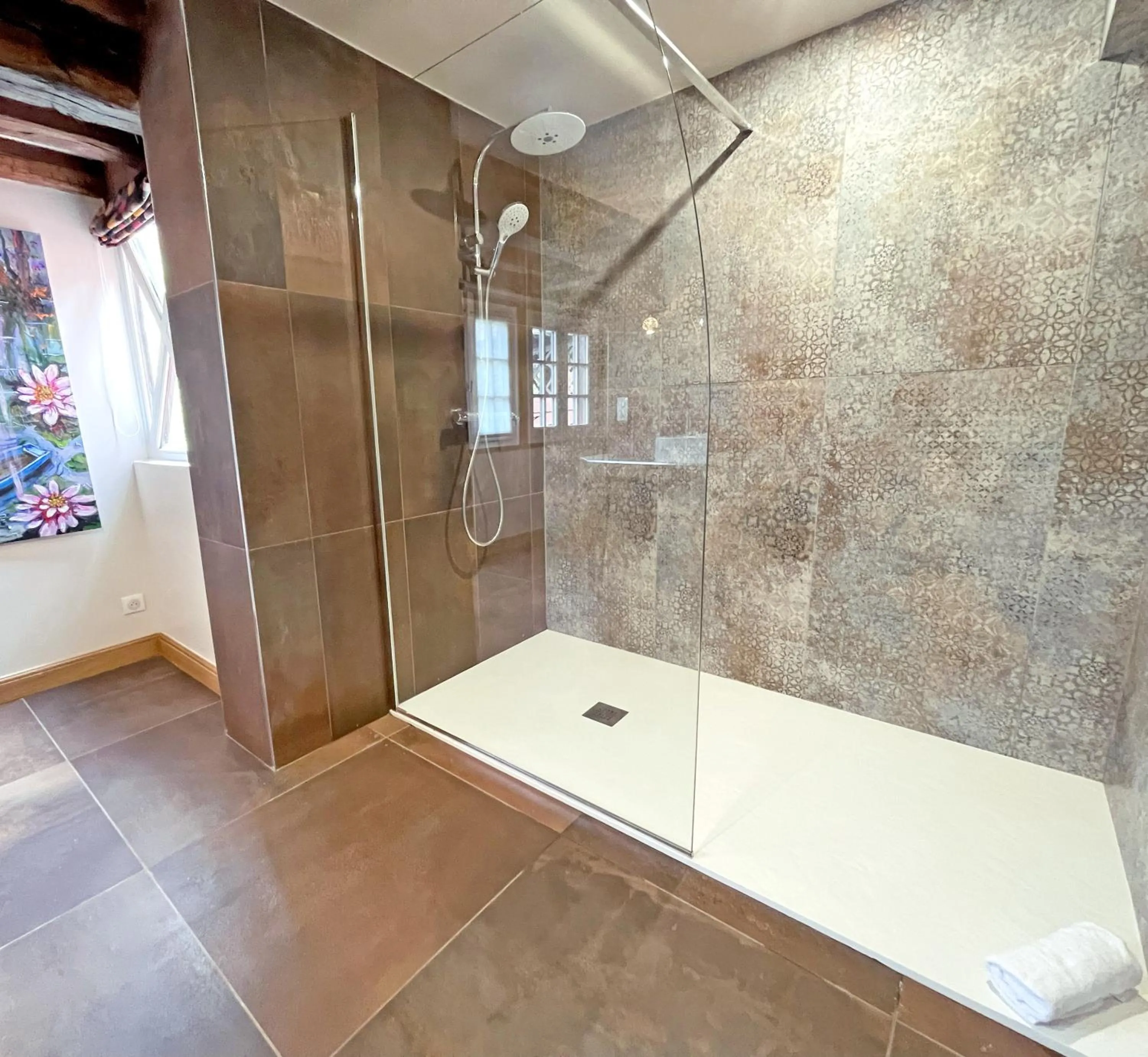 Shower in Moulin de Fourges