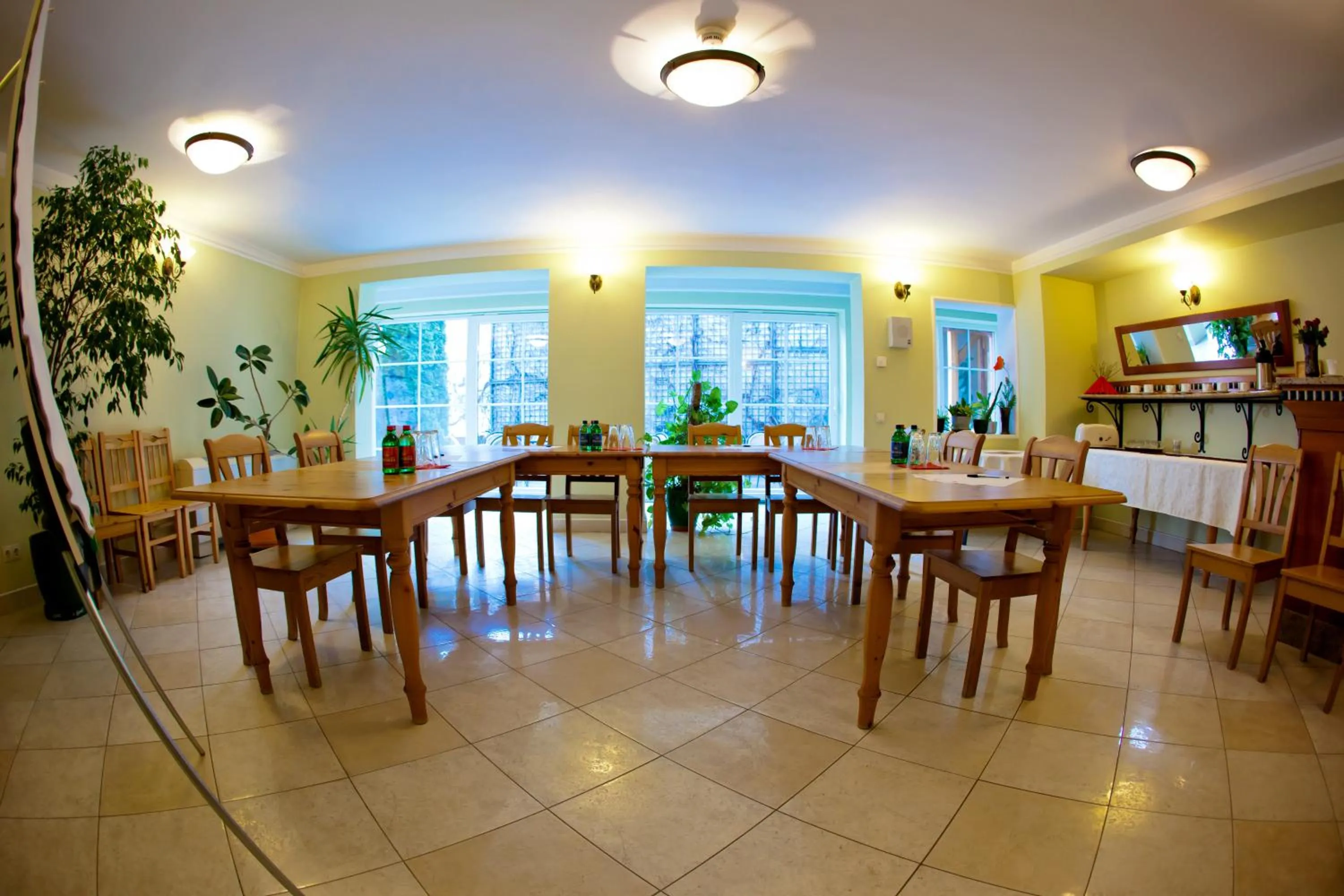 Restaurant/places to eat in Mathias Rex