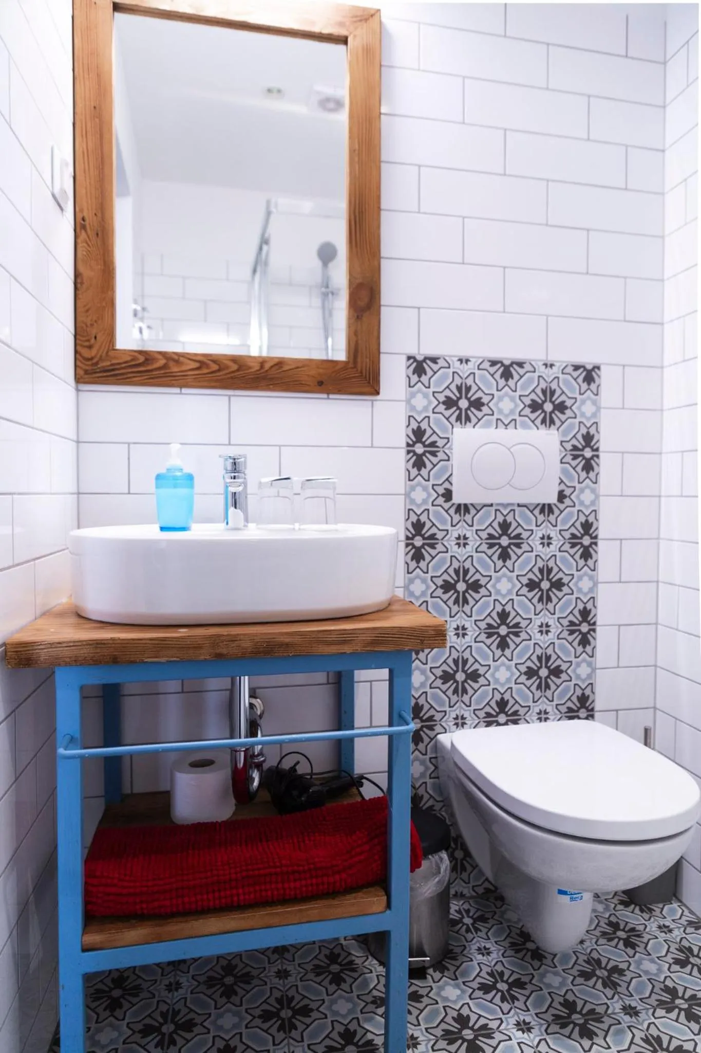 Toilet in Mathias Rex