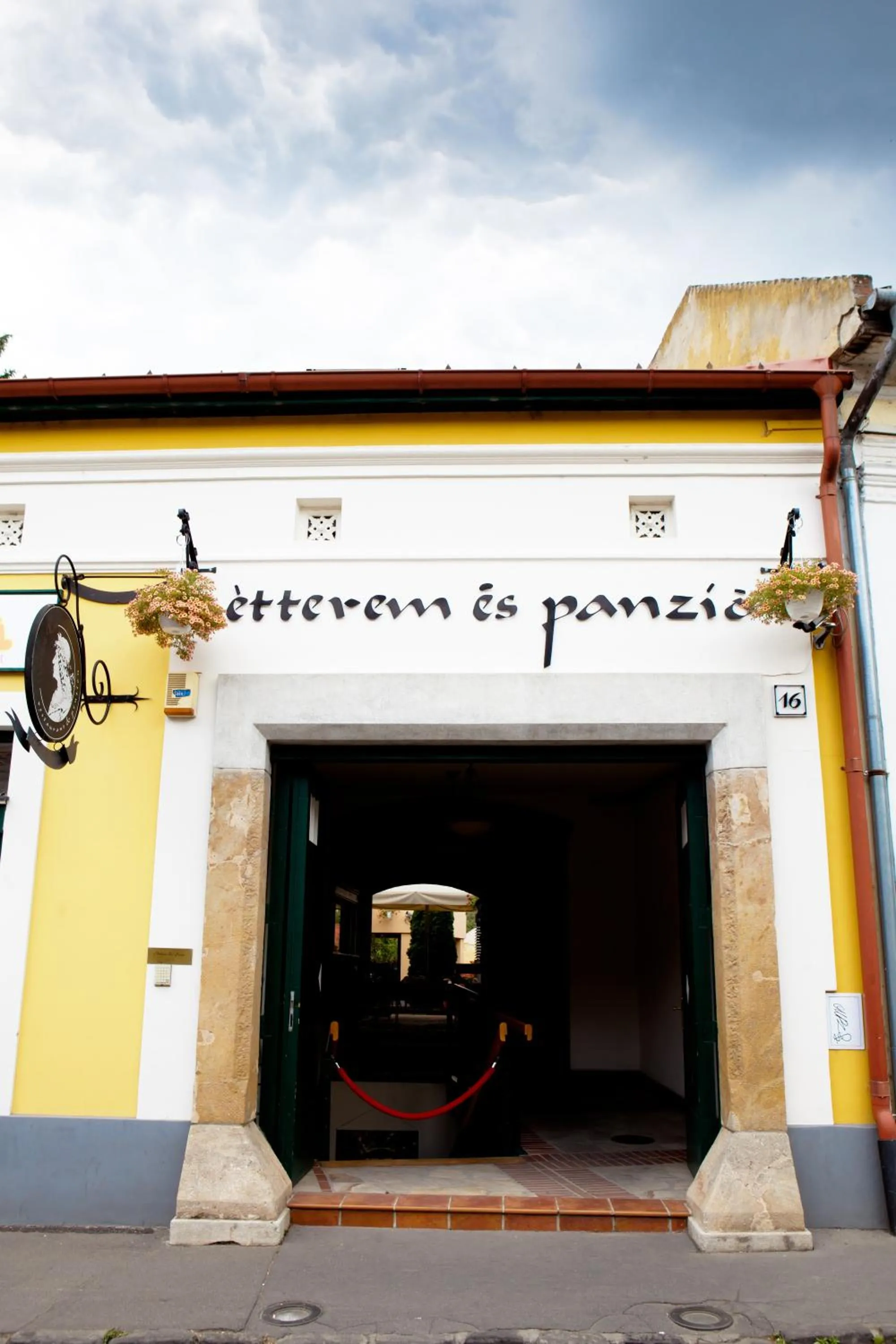 Facade/entrance in Mathias Rex