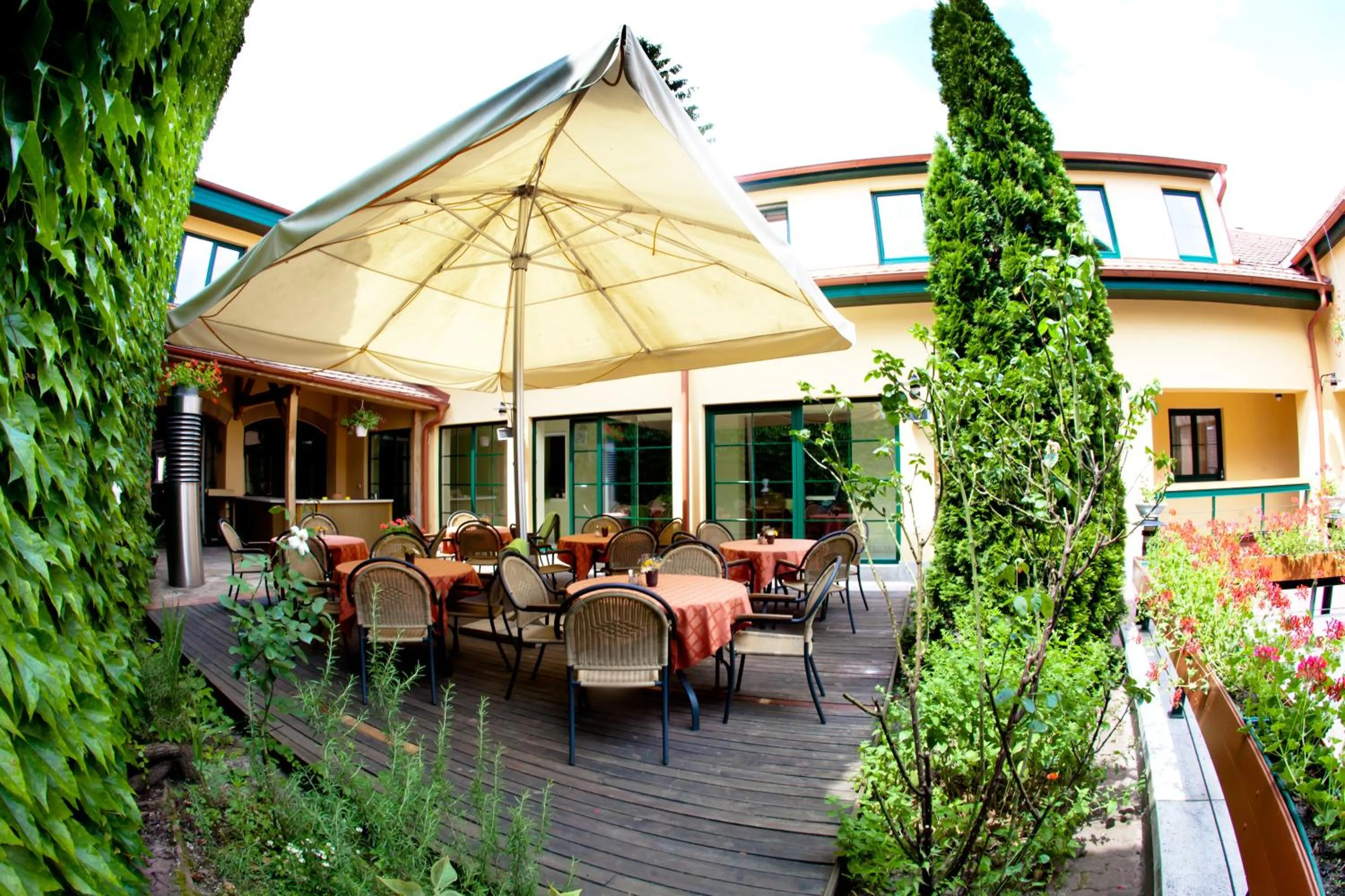 Facade/entrance in Mathias Rex