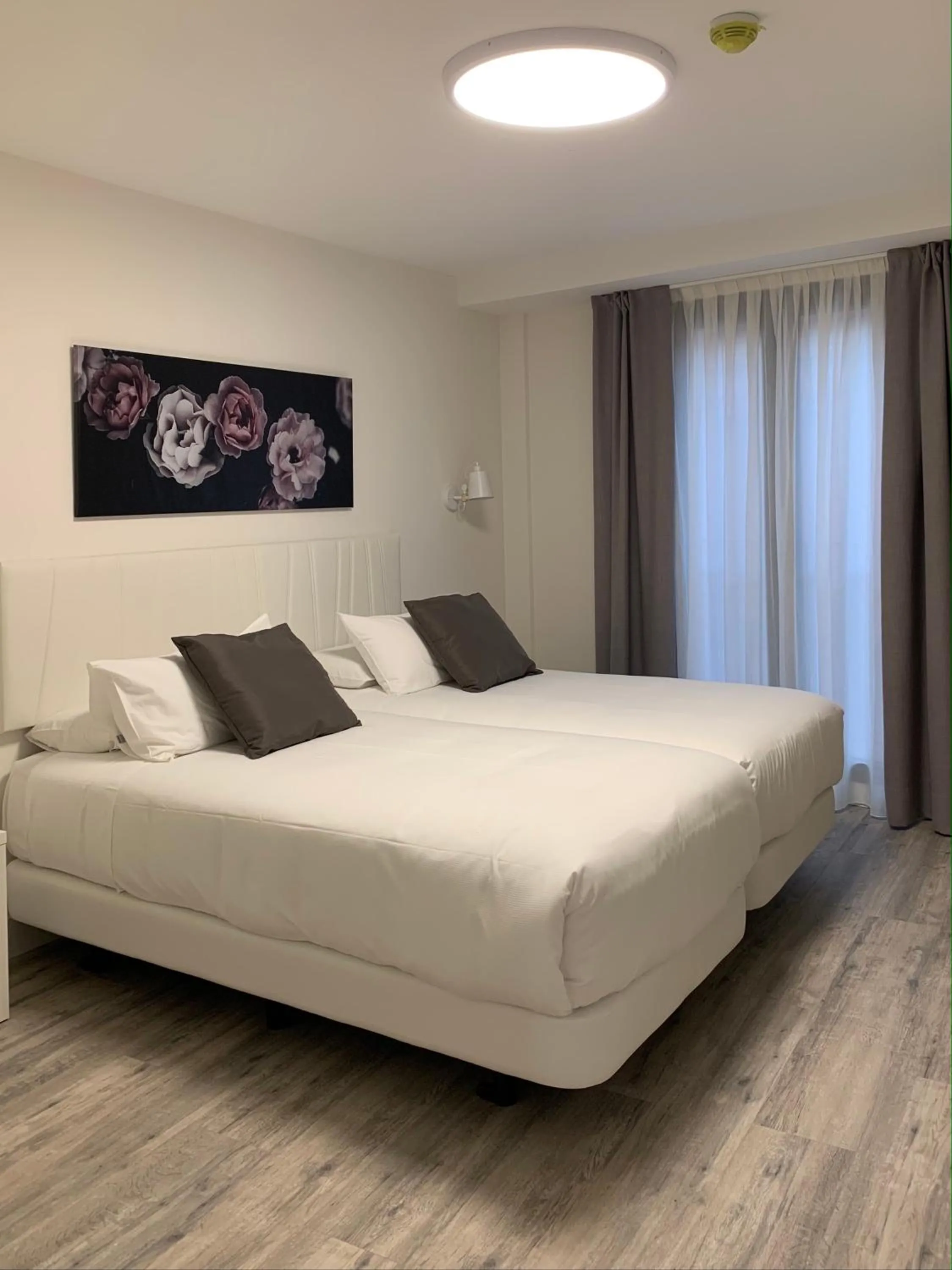 Photo of the whole room, Bed in Hostal Comfort Suites