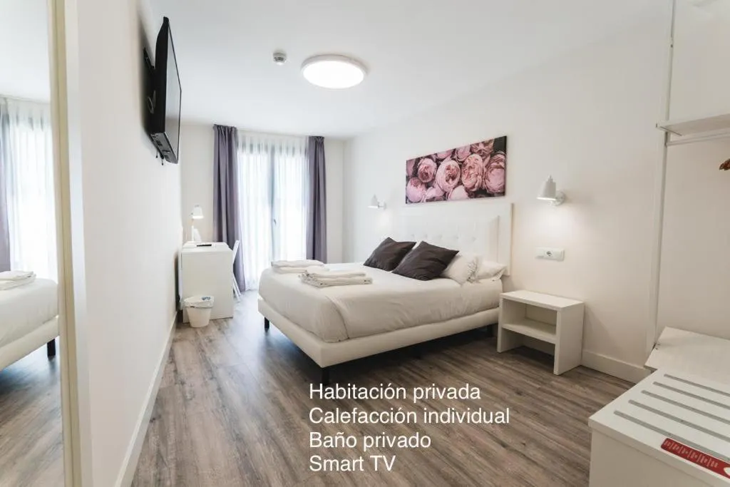 Bed in Hostal Comfort Suites