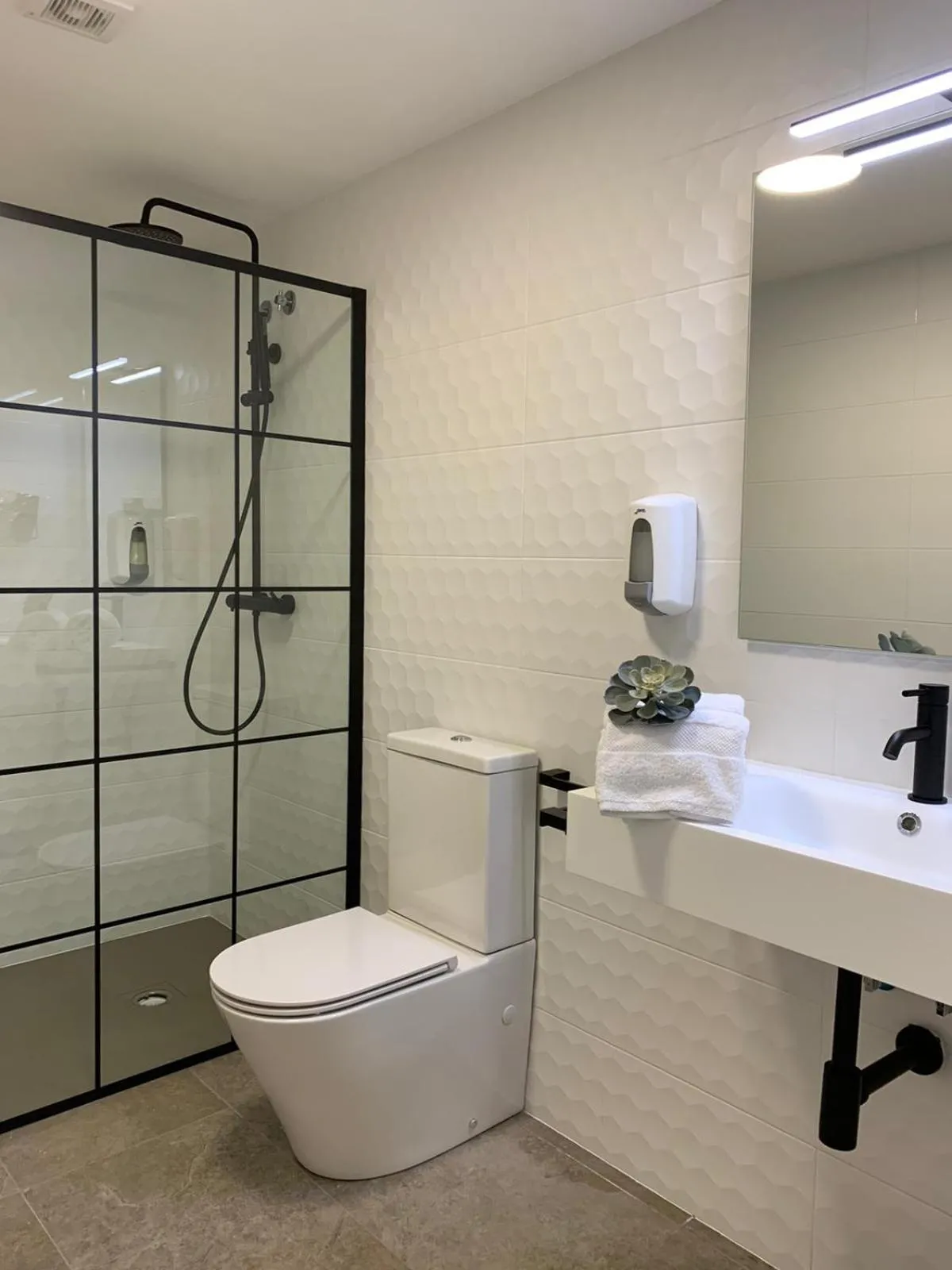 Bathroom in Hostal Comfort Suites