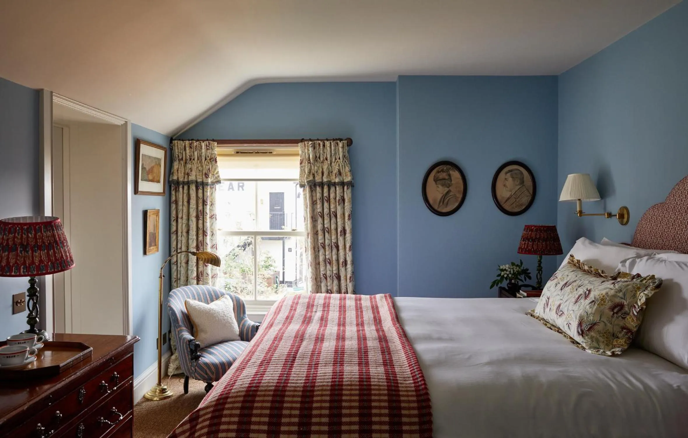 Bedroom, Bed in The Bear Inn, Hodnet