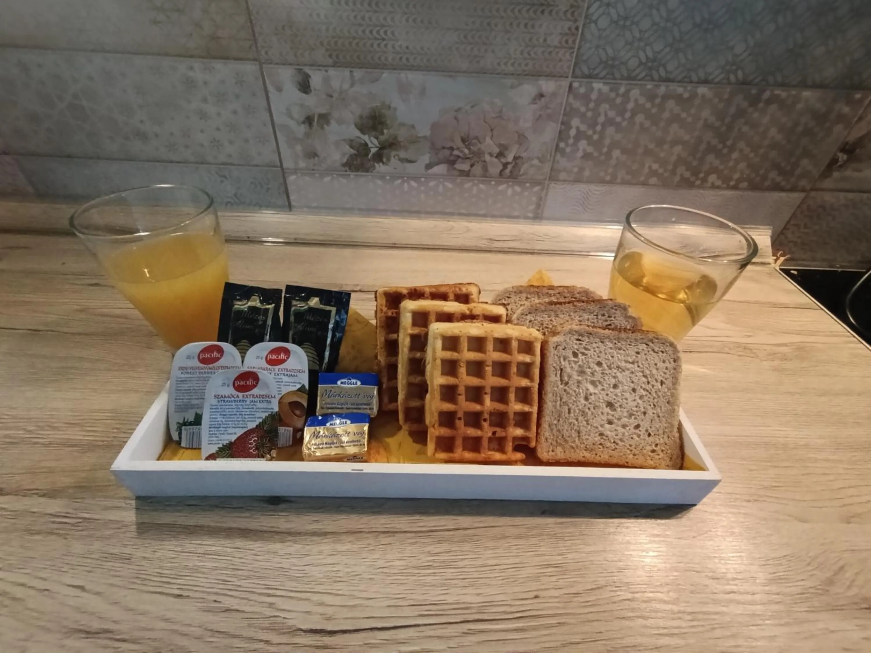 Breakfast in Akacfa Holiday Apartments