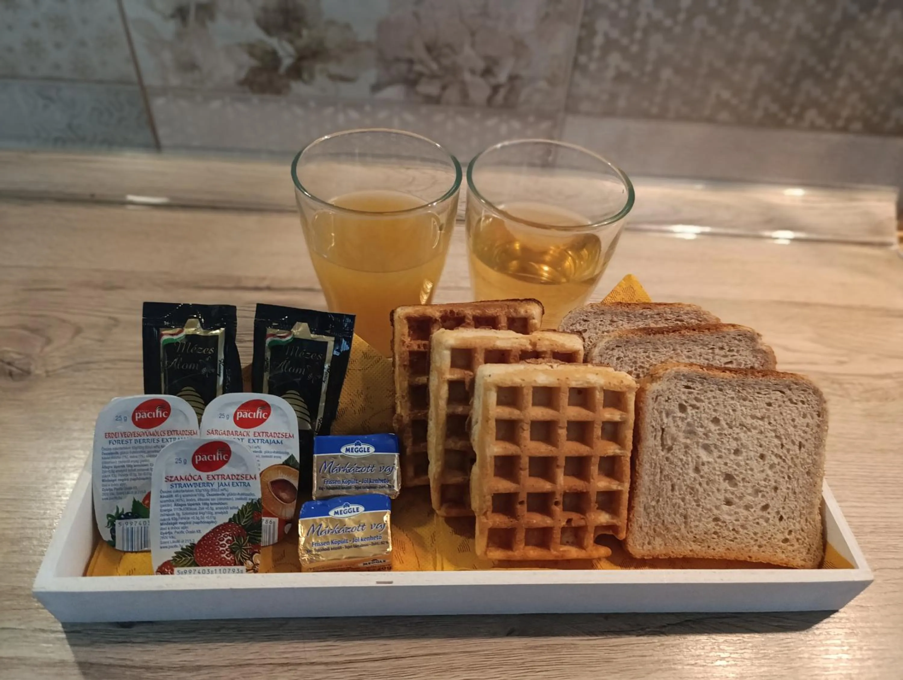 Breakfast in Akacfa Holiday Apartments