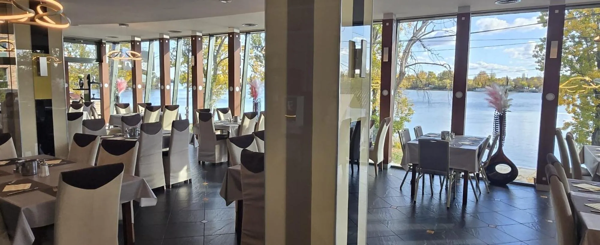 Holiday Beach Budapest Hotel