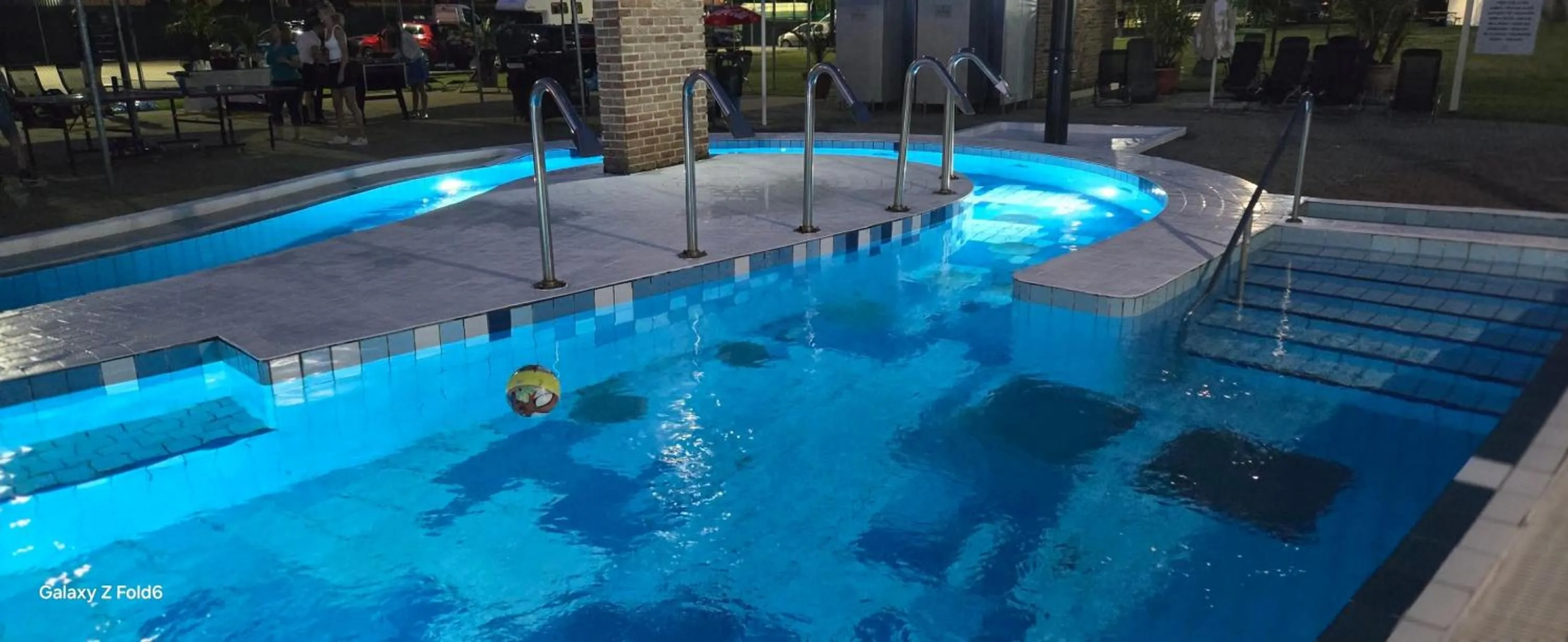 Holiday Beach Budapest Hotel