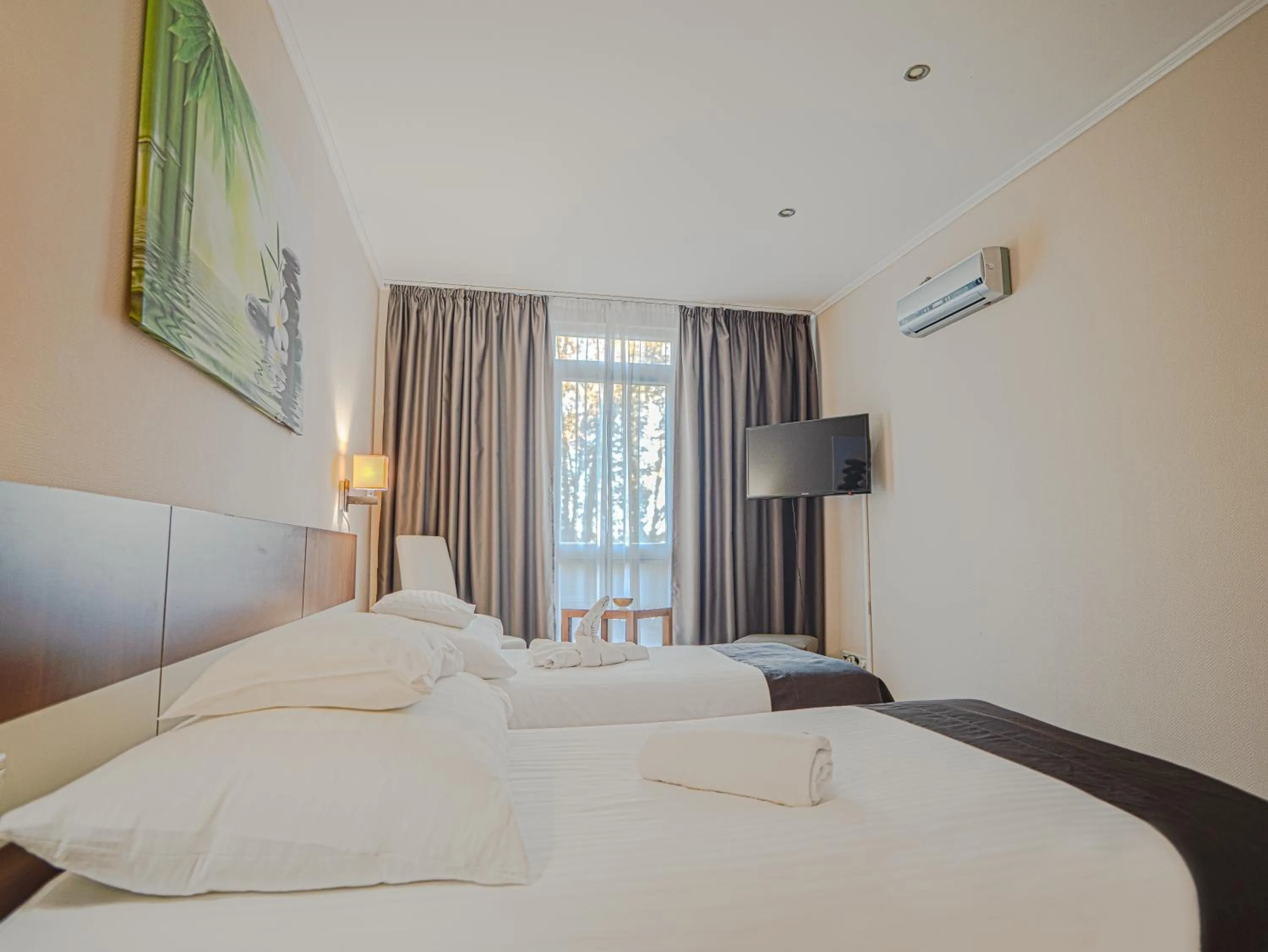 Bed in Holiday Beach Budapest Hotel