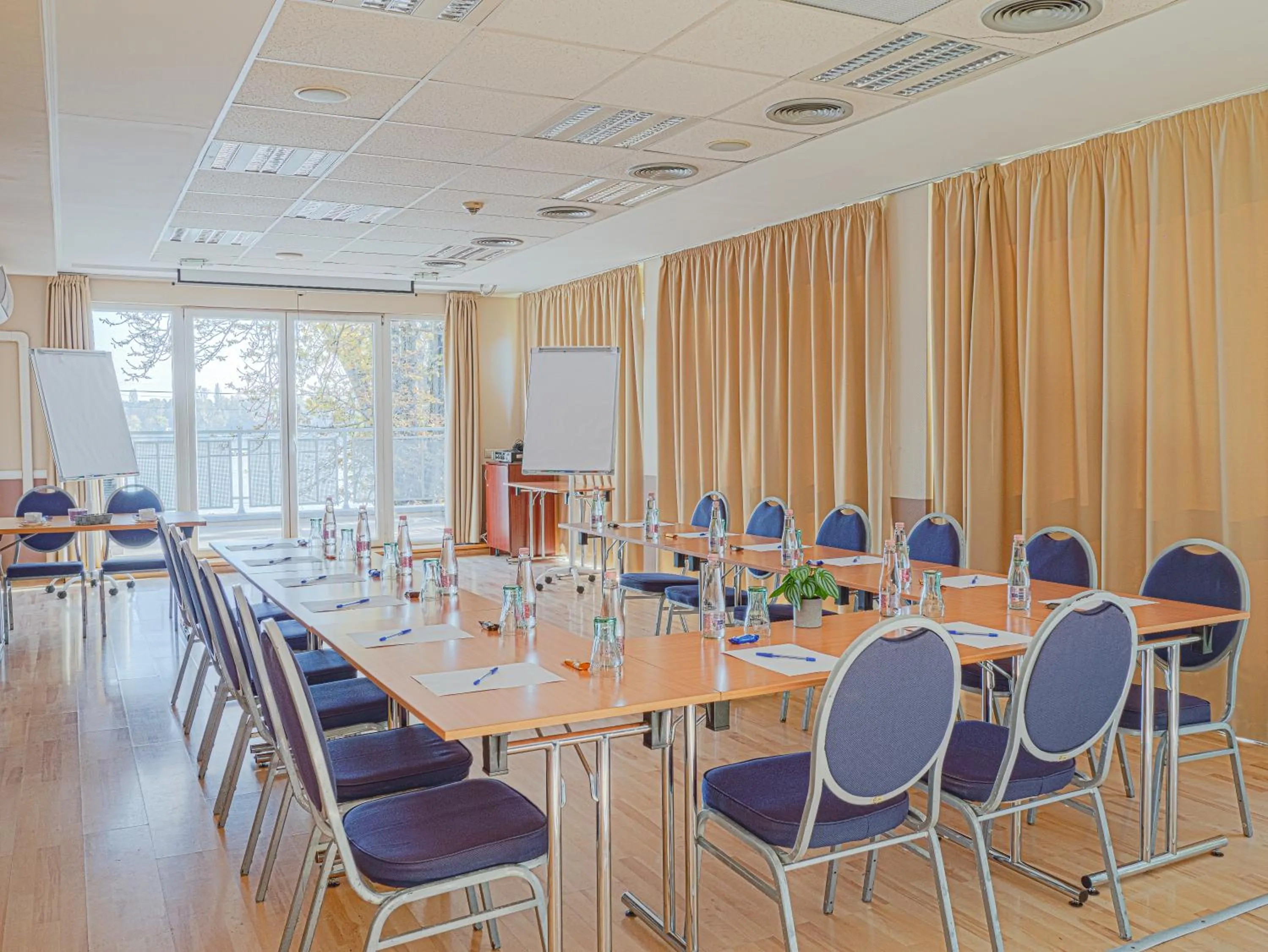 Meeting/conference room in Holiday Beach Budapest Hotel