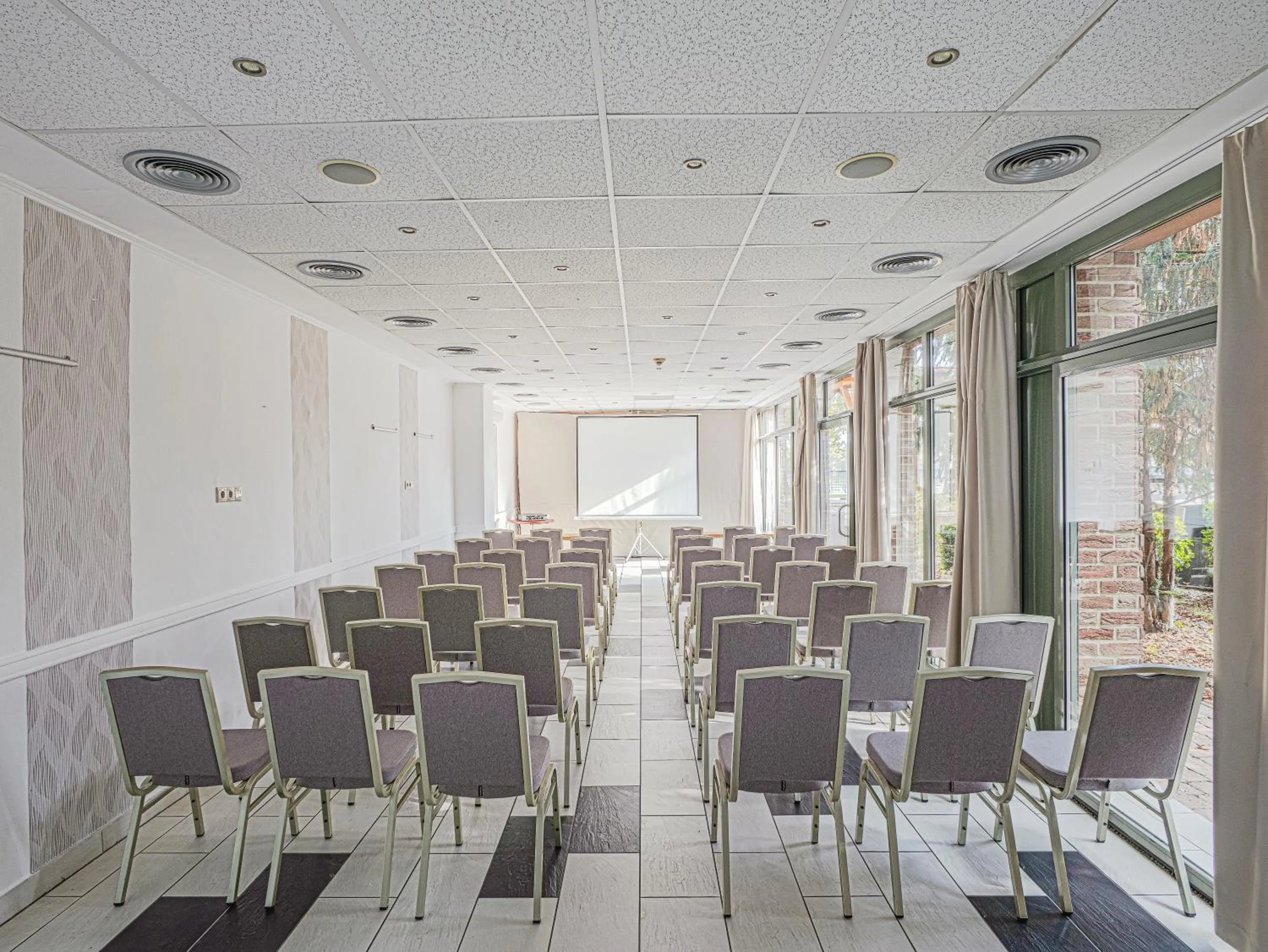 Meeting/conference room in Holiday Beach Budapest Hotel