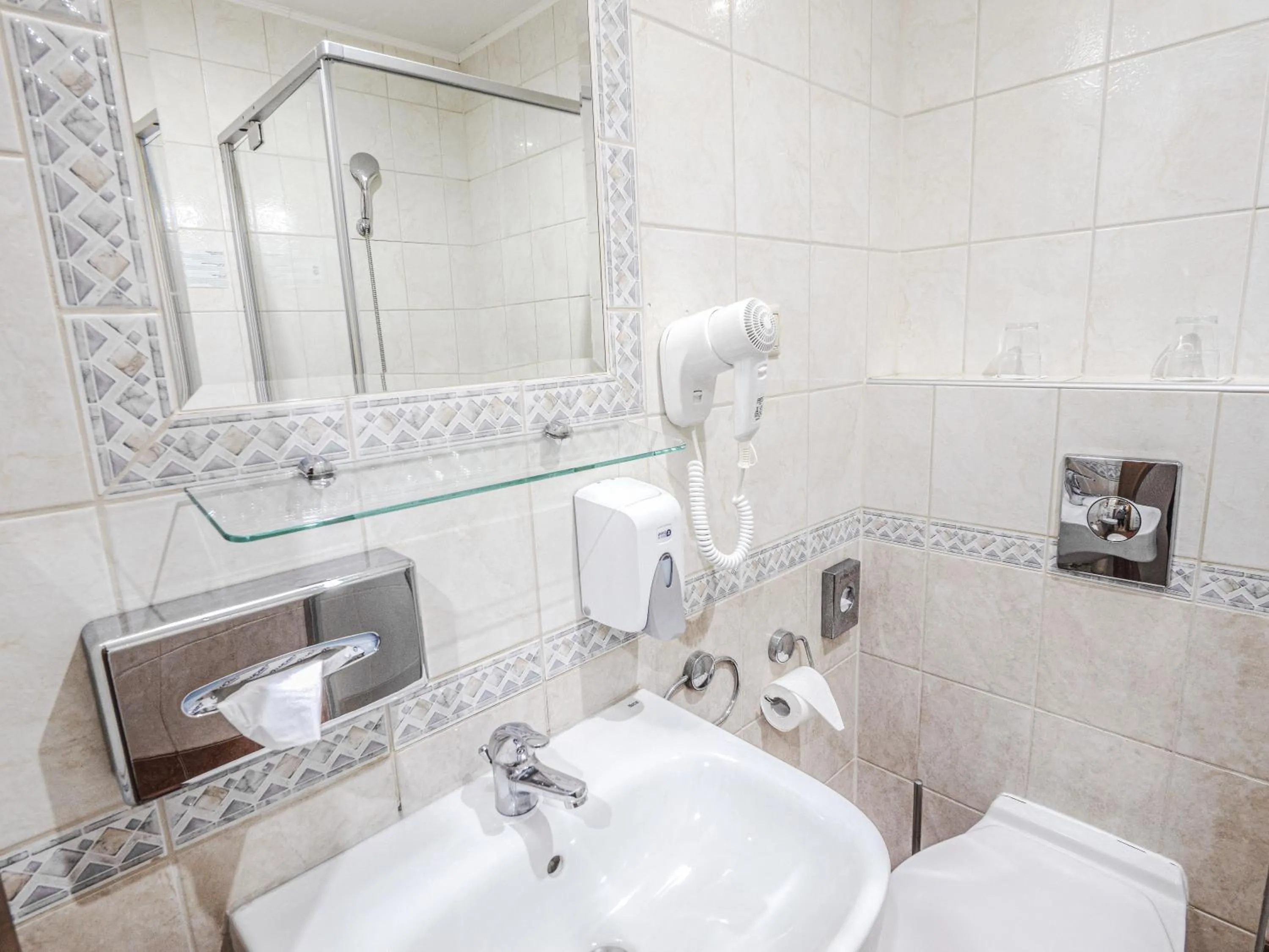 Bathroom in Holiday Beach Budapest Hotel