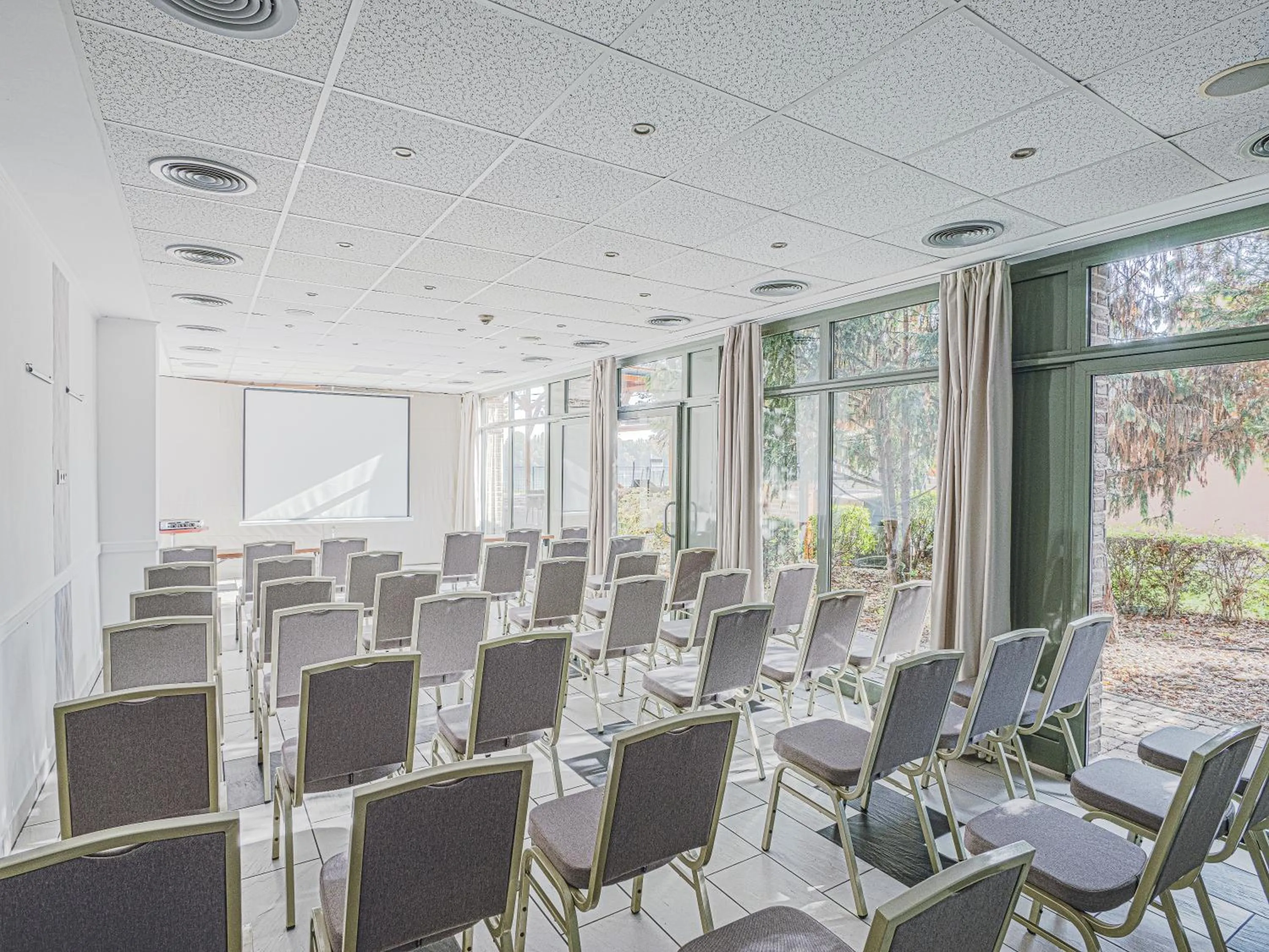 Meeting/conference room in Holiday Beach Budapest Hotel