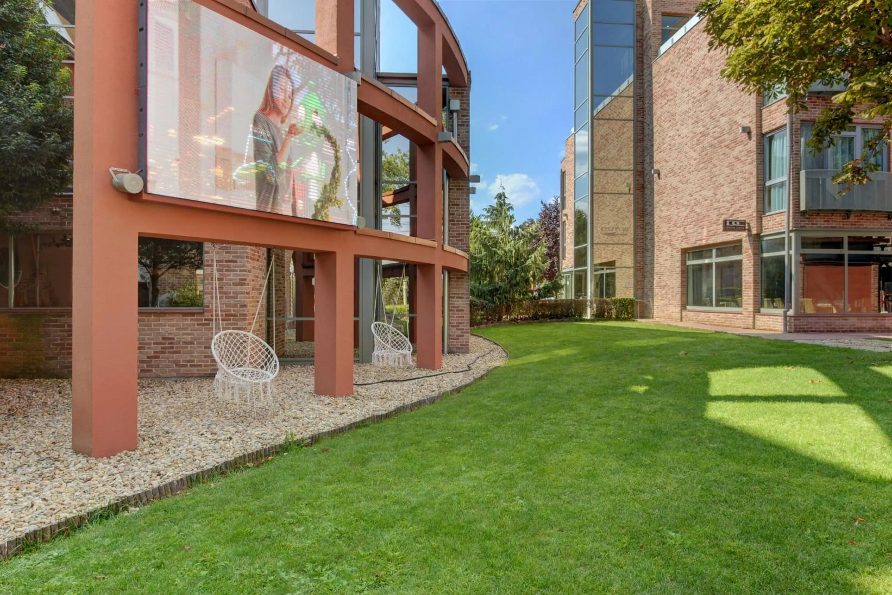 Garden in Holiday Beach Budapest Hotel