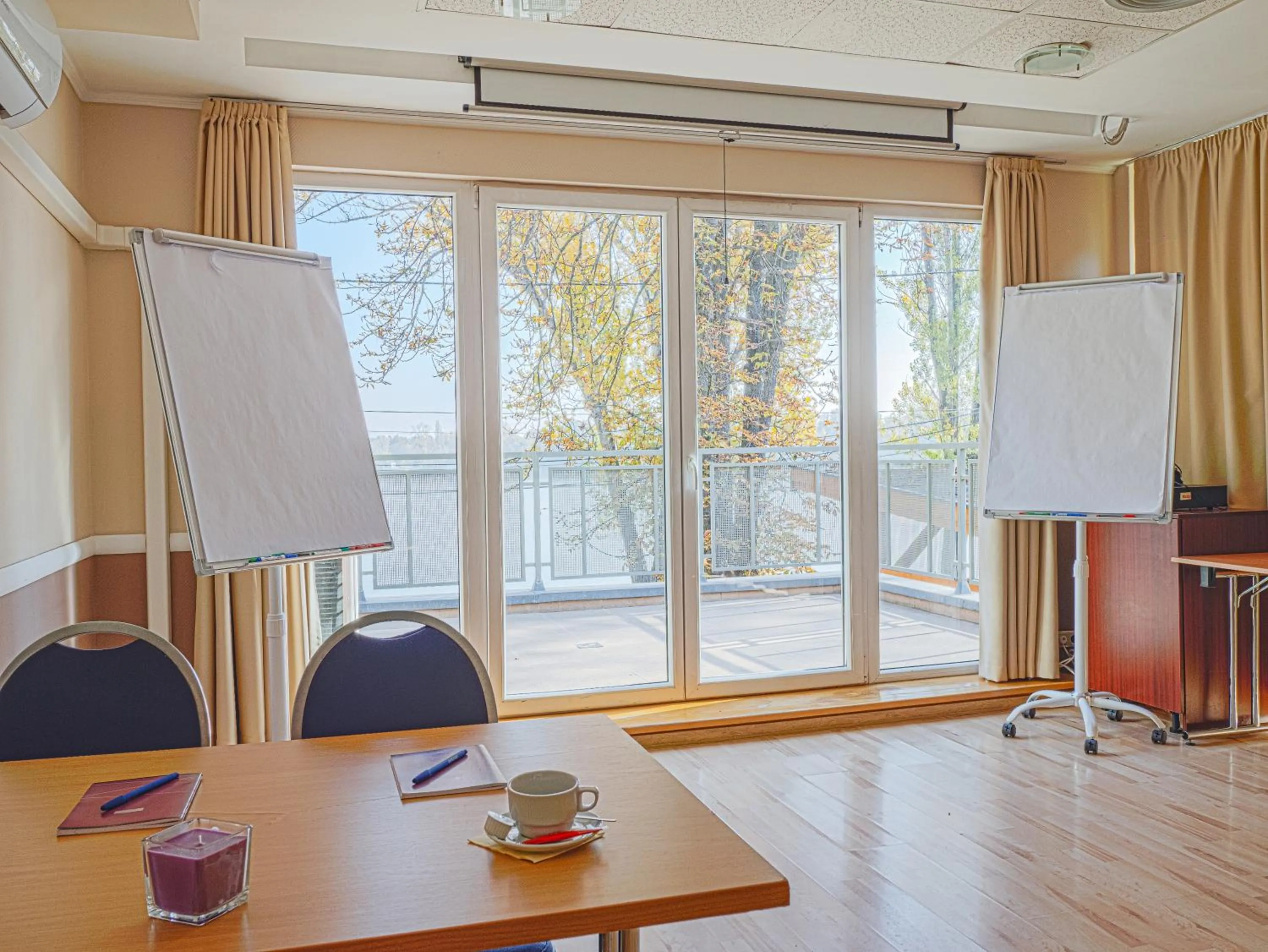 Meeting/conference room in Holiday Beach Budapest Hotel