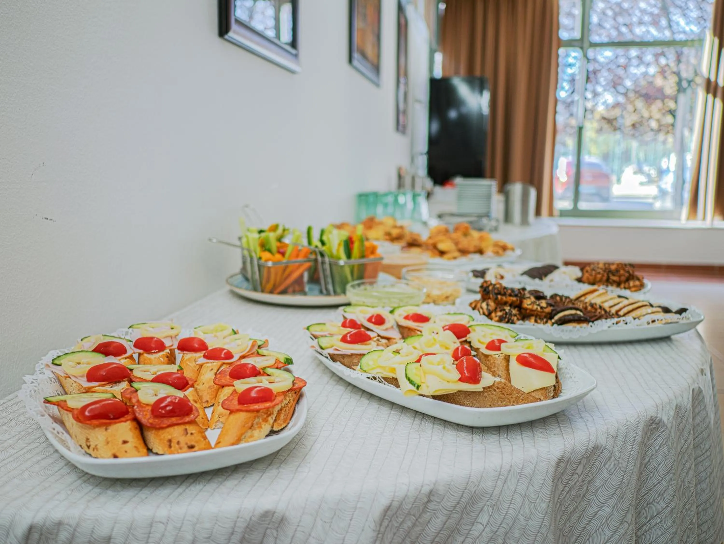 Food in Holiday Beach Budapest Hotel