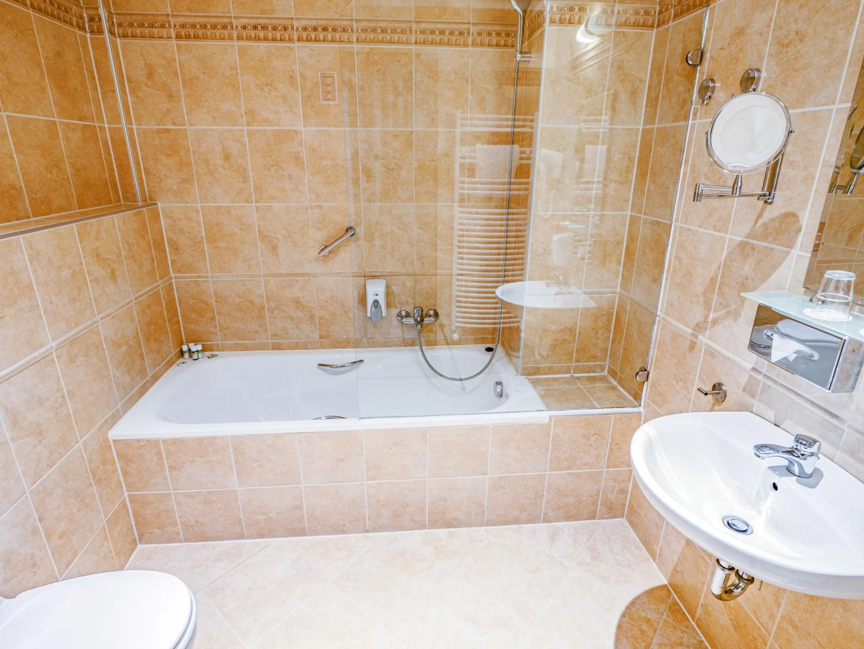 Bathroom in Holiday Beach Budapest Hotel