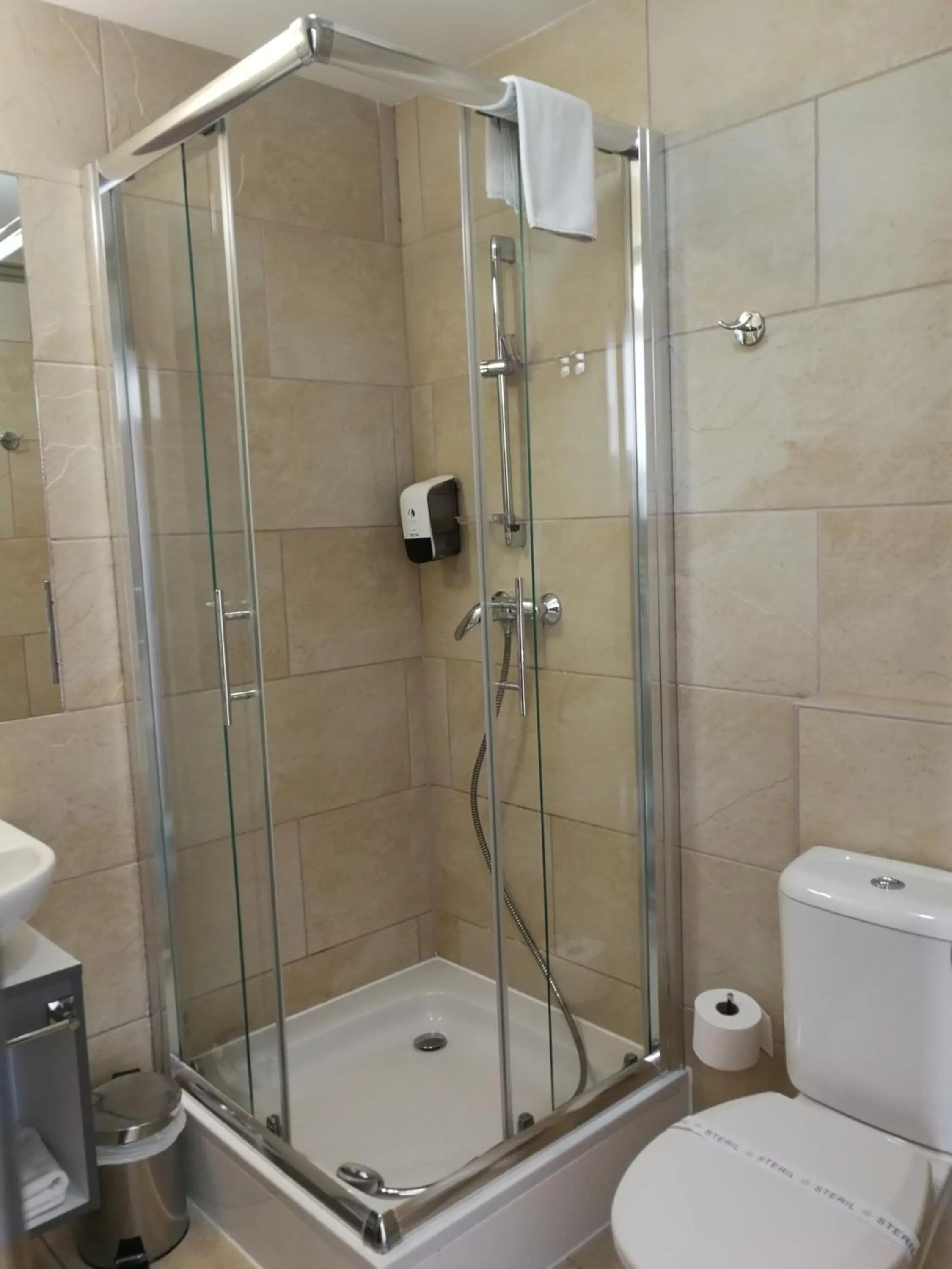 Shower in Hotel Yacht Wellness & Business